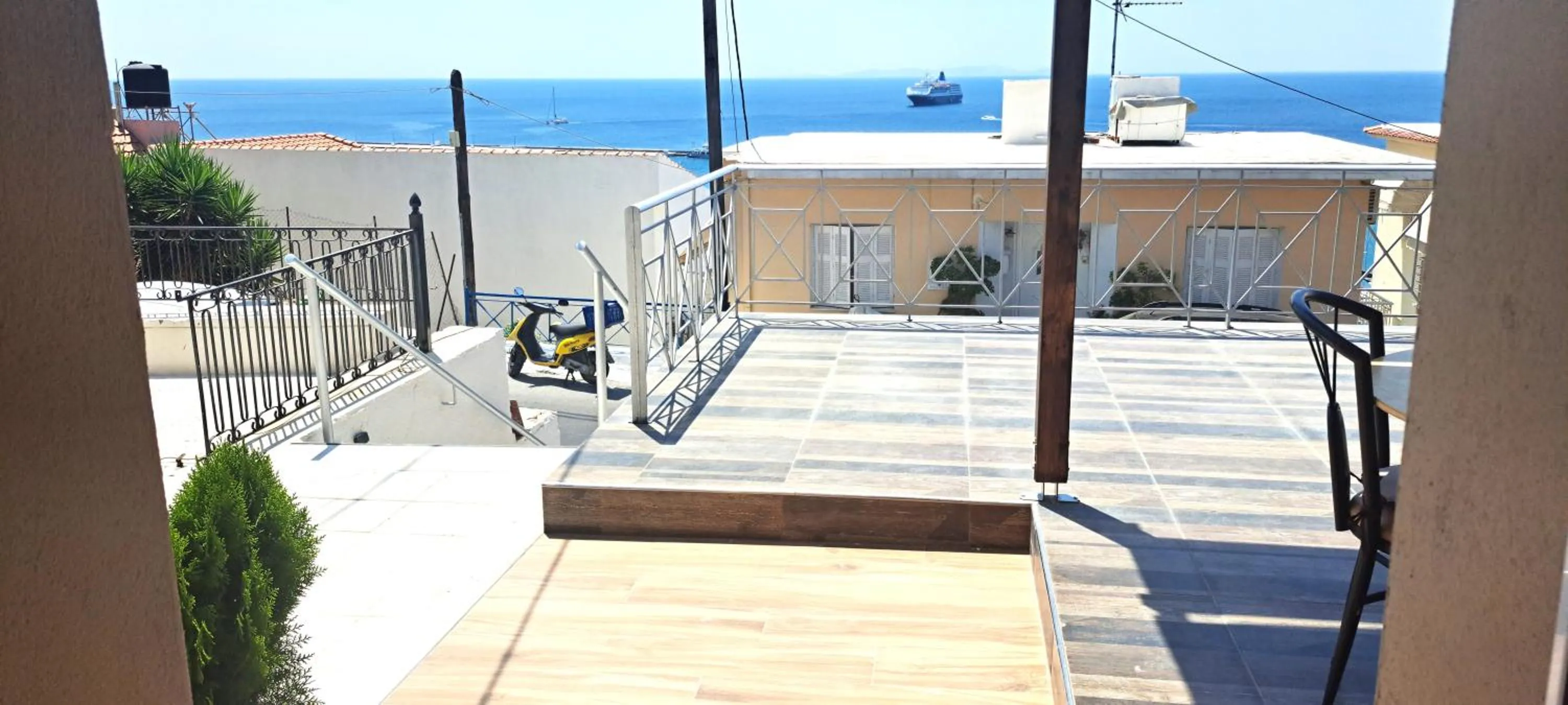 Balcony/Terrace in Jimmy's Apartments