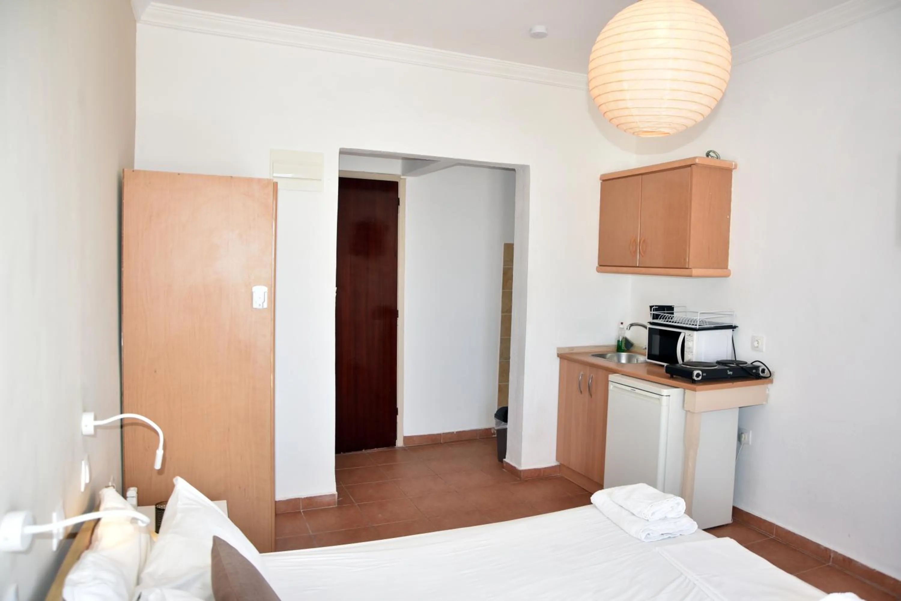 Kitchen or kitchenette, Bed in Jimmy's Apartments