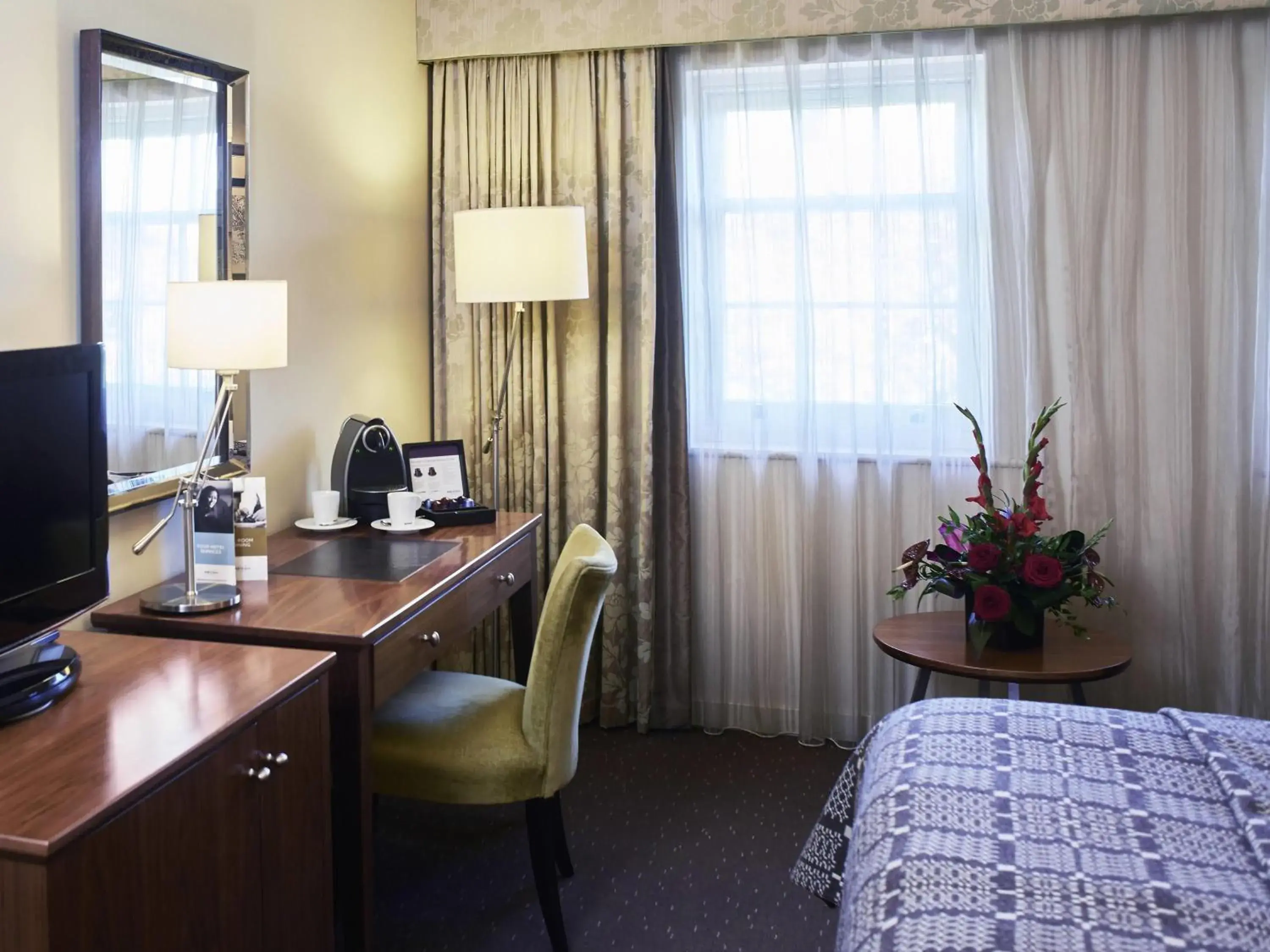 Accessible Classic Room with One Double or Two single Beds in Mercure Exeter Southgate Hotel Accessible Classic Room with One Double or Two single Beds in Mercure Exeter Southgate Hotel