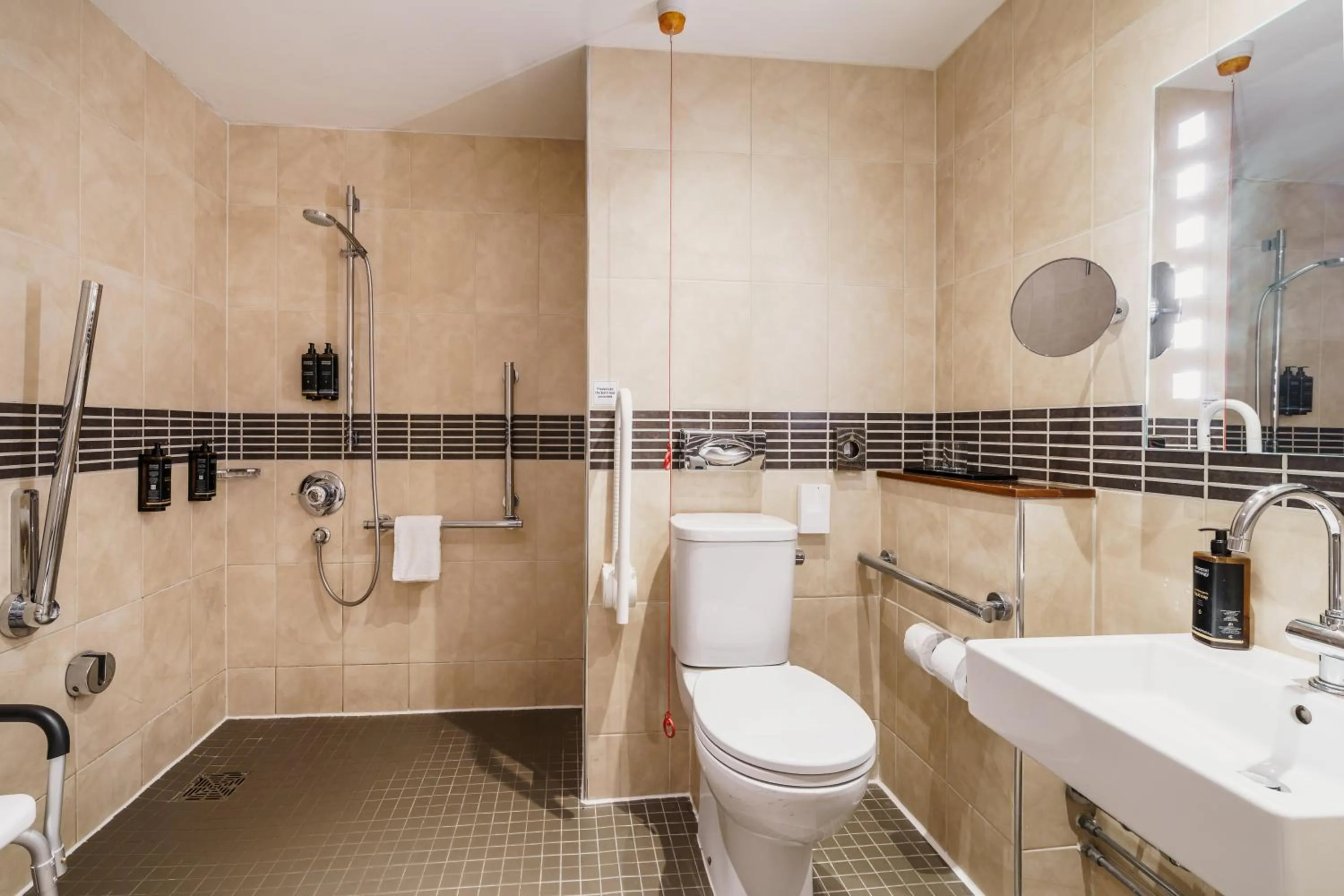 Bathroom in Mercure Exeter Southgate Hotel