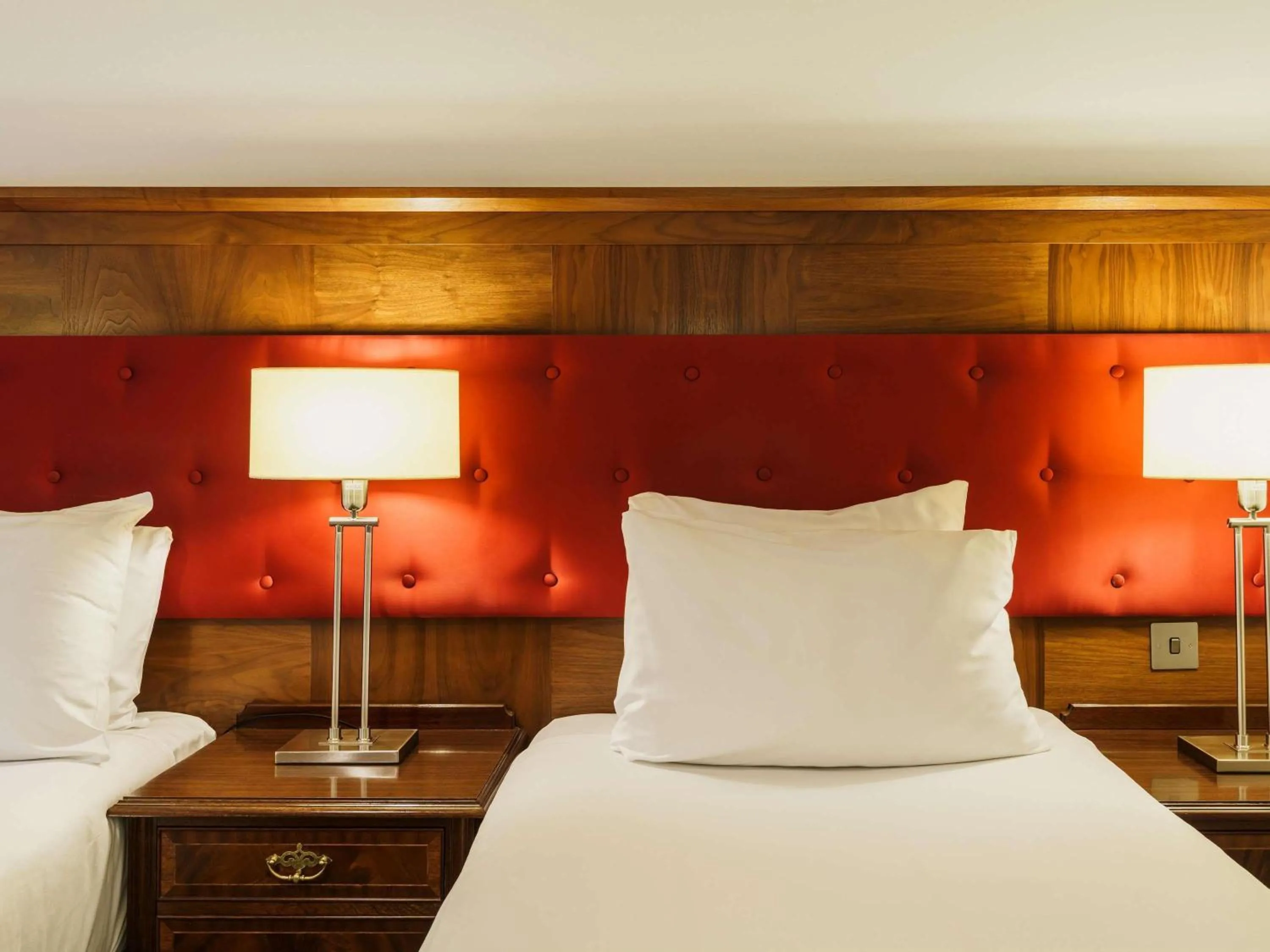 Bedroom, Bed in Mercure Exeter Southgate Hotel