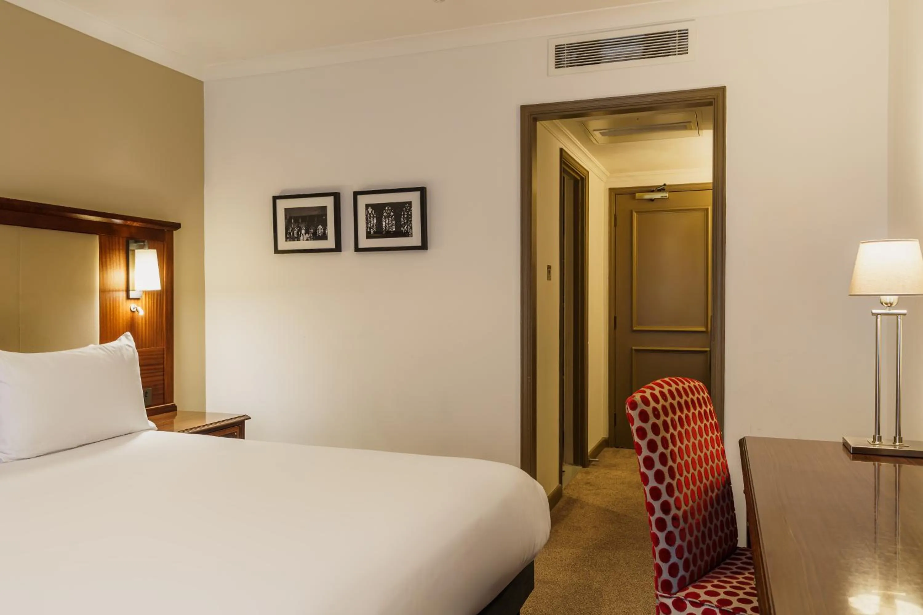 Bedroom, Bed in Mercure Exeter Southgate Hotel