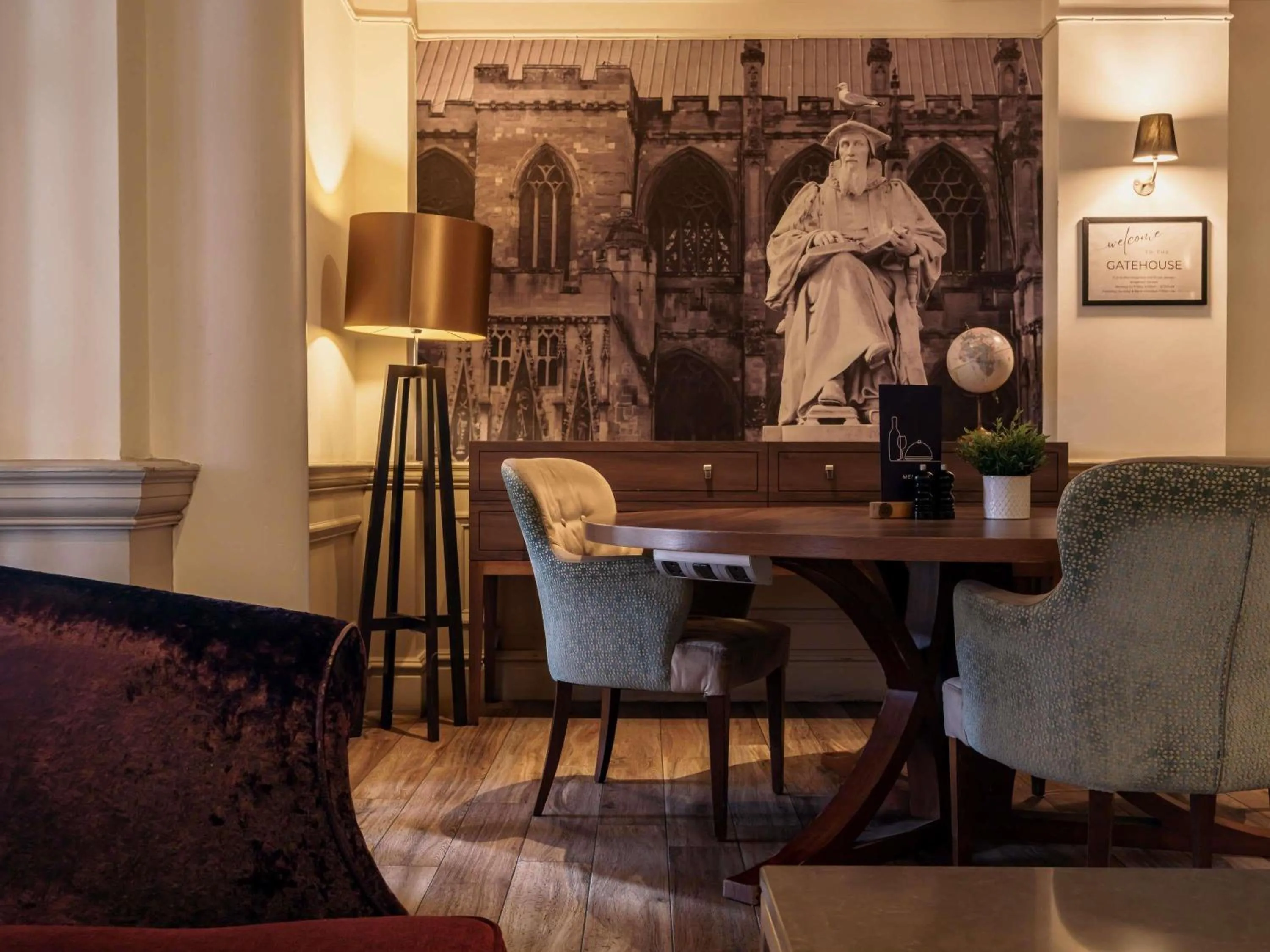 Lounge or bar in Mercure Exeter Southgate Hotel