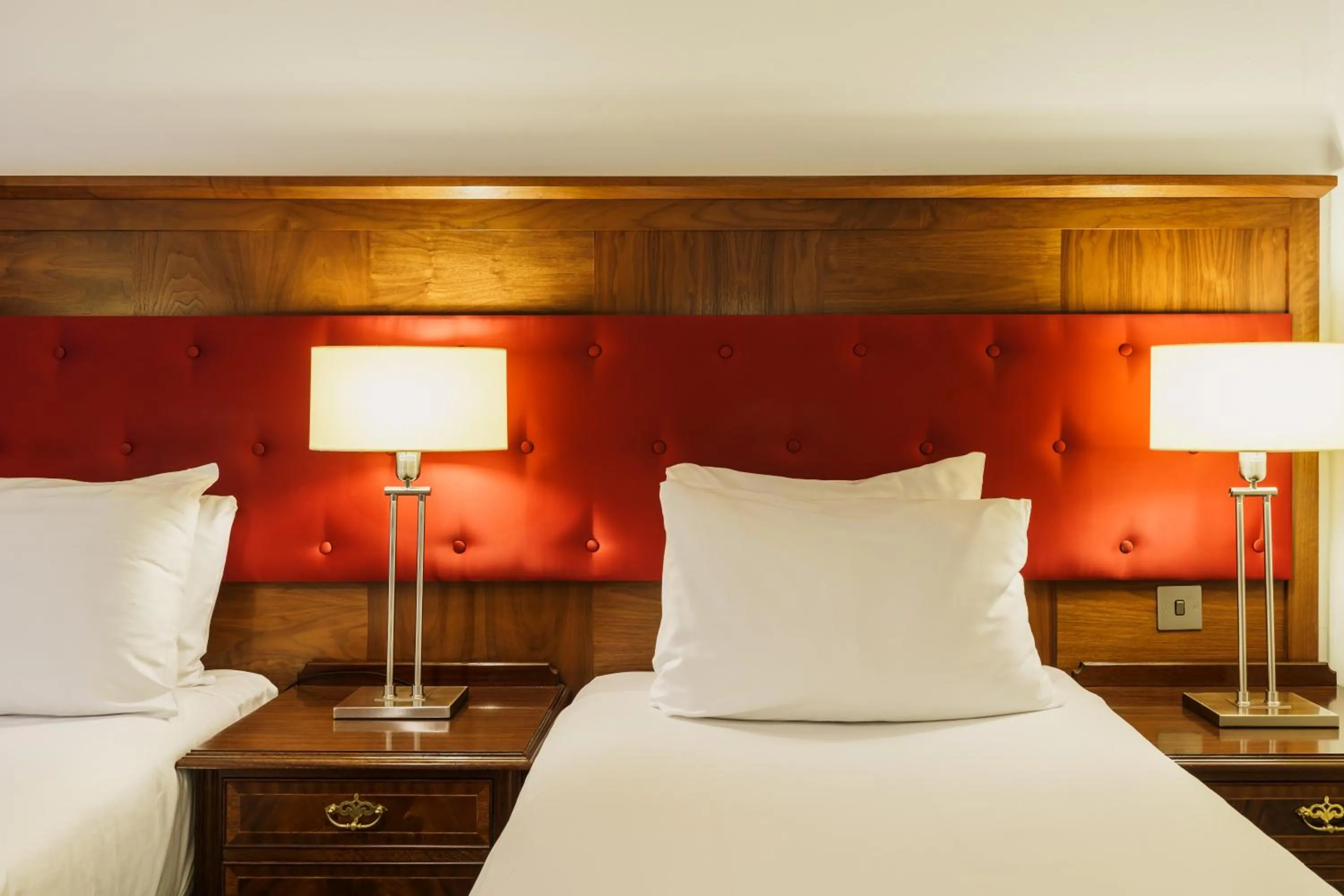 Bedroom, Bed in Mercure Exeter Southgate Hotel