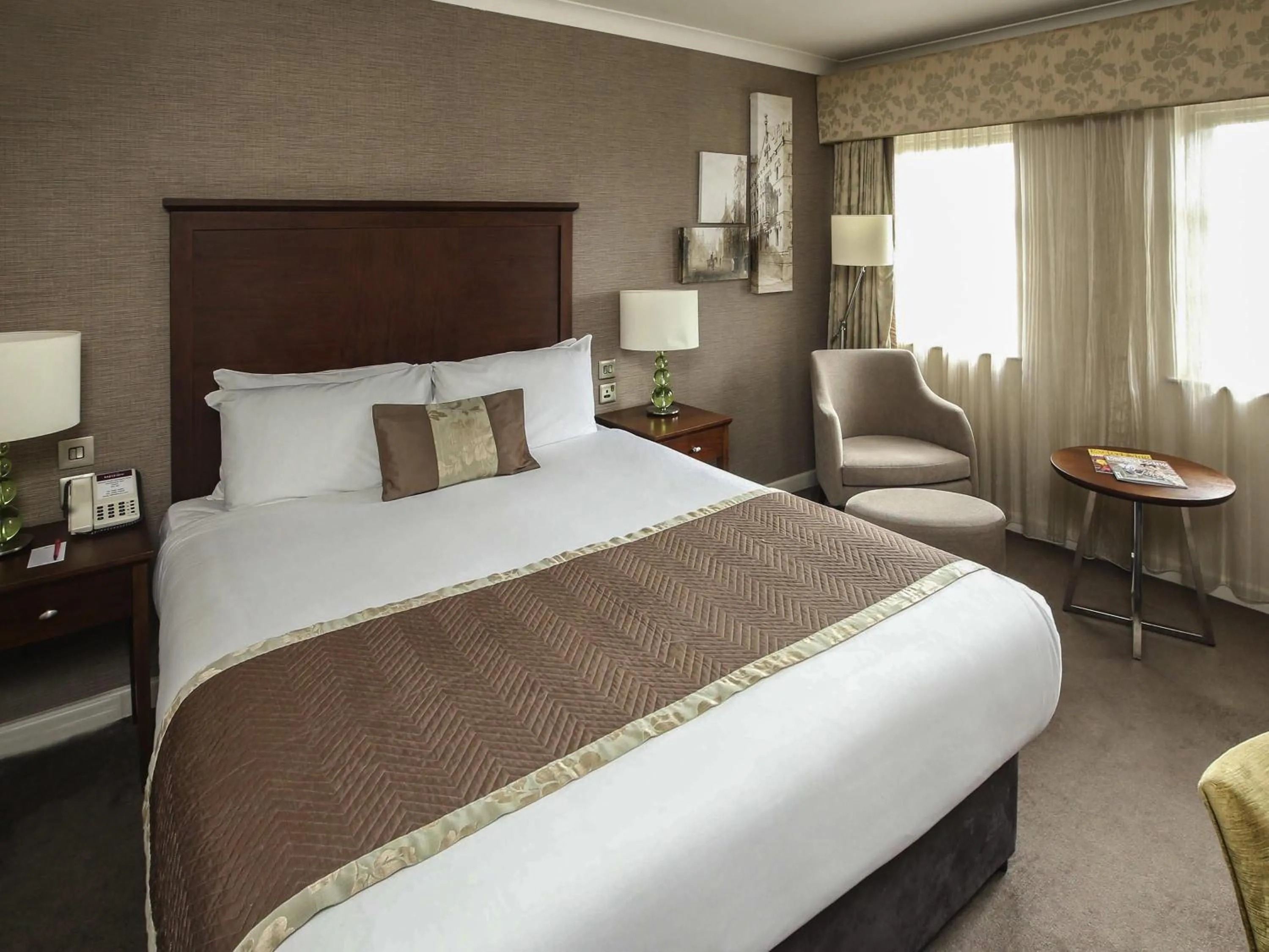 Bedroom, Bed in Mercure Exeter Southgate Hotel