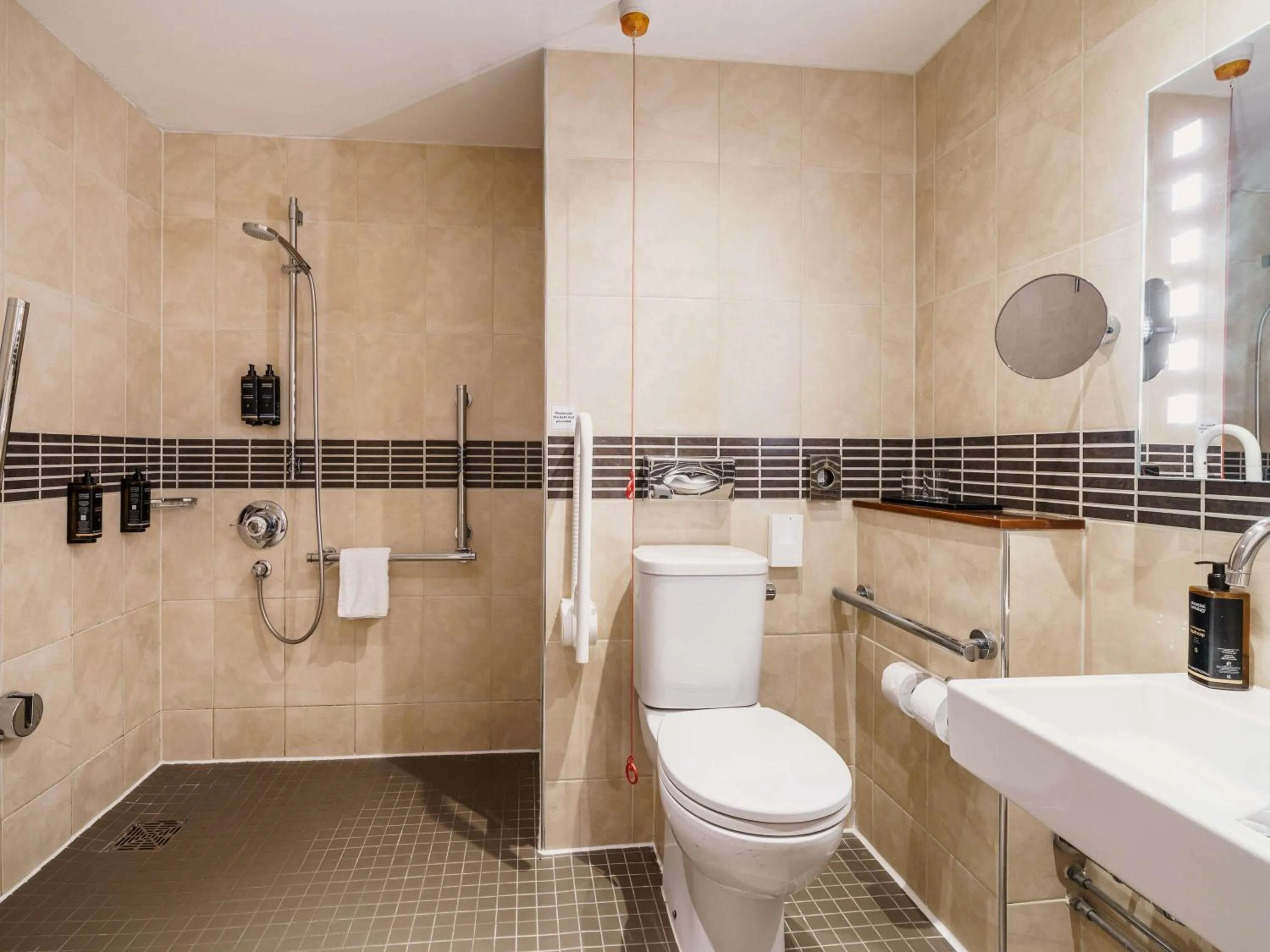 Bedroom in Mercure Exeter Southgate Hotel