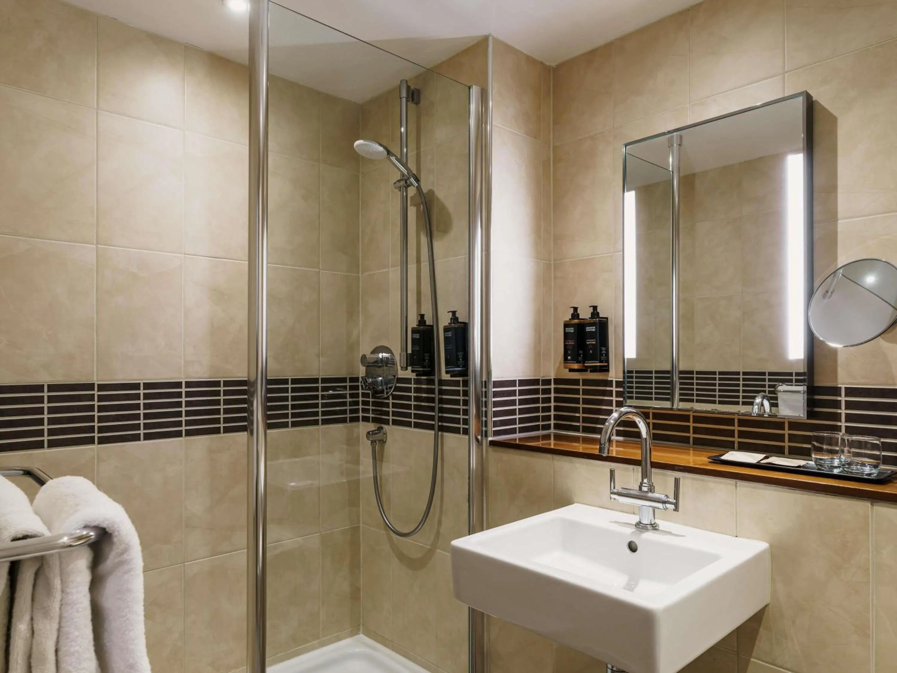 Bedroom in Mercure Exeter Southgate Hotel