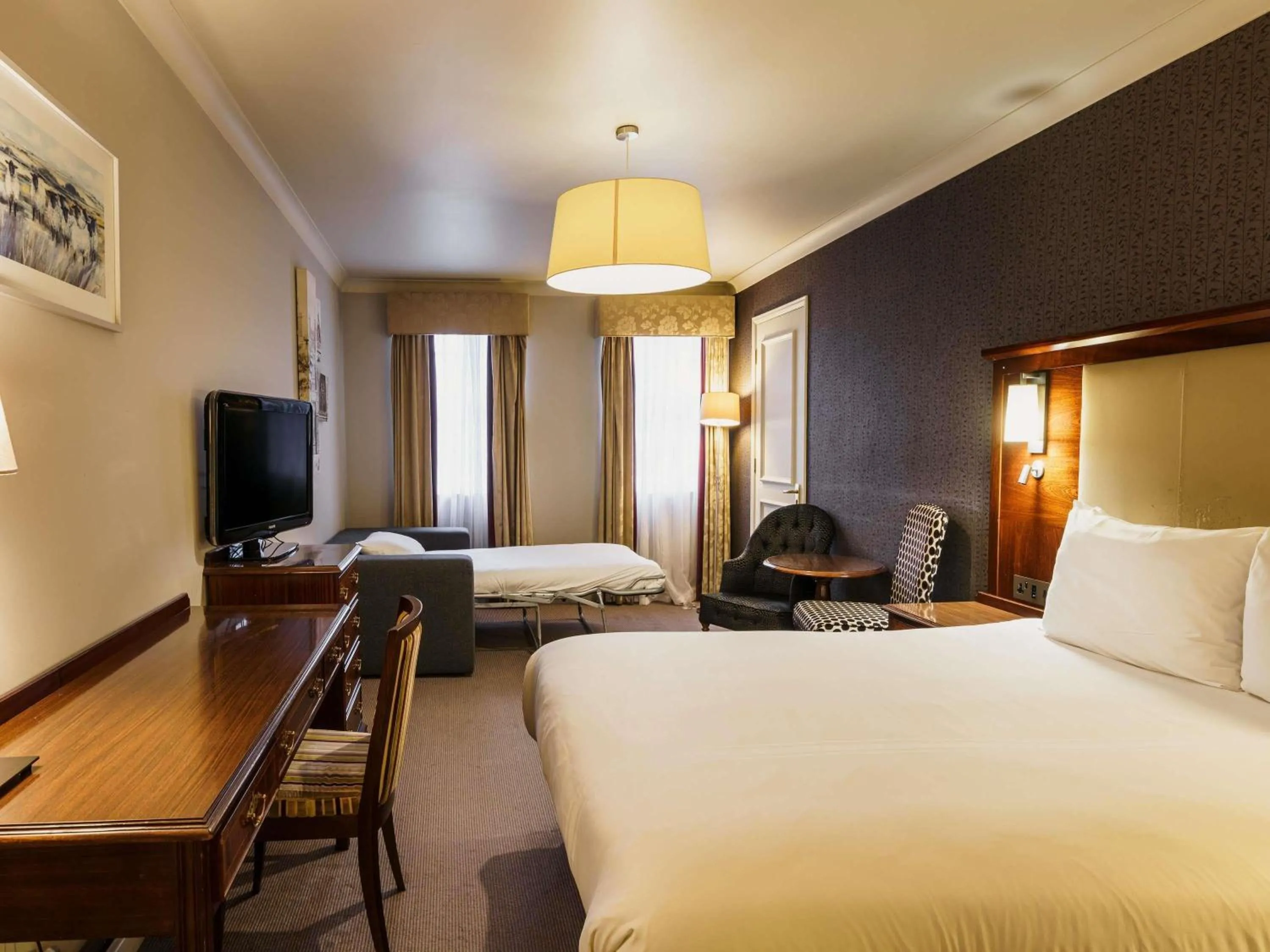 Bedroom, Bed in Mercure Exeter Southgate Hotel