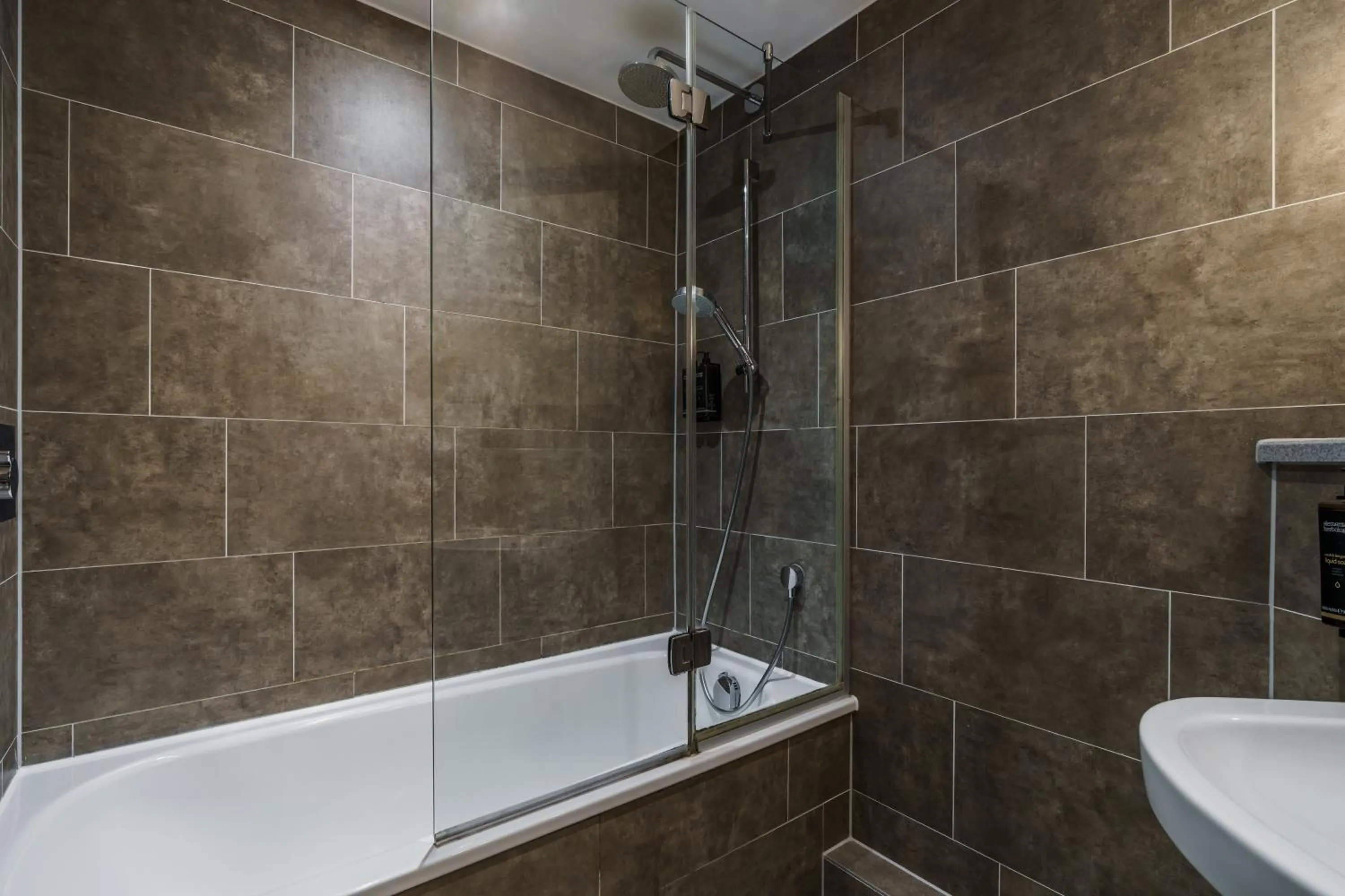 Bathroom in Mercure Exeter Southgate Hotel