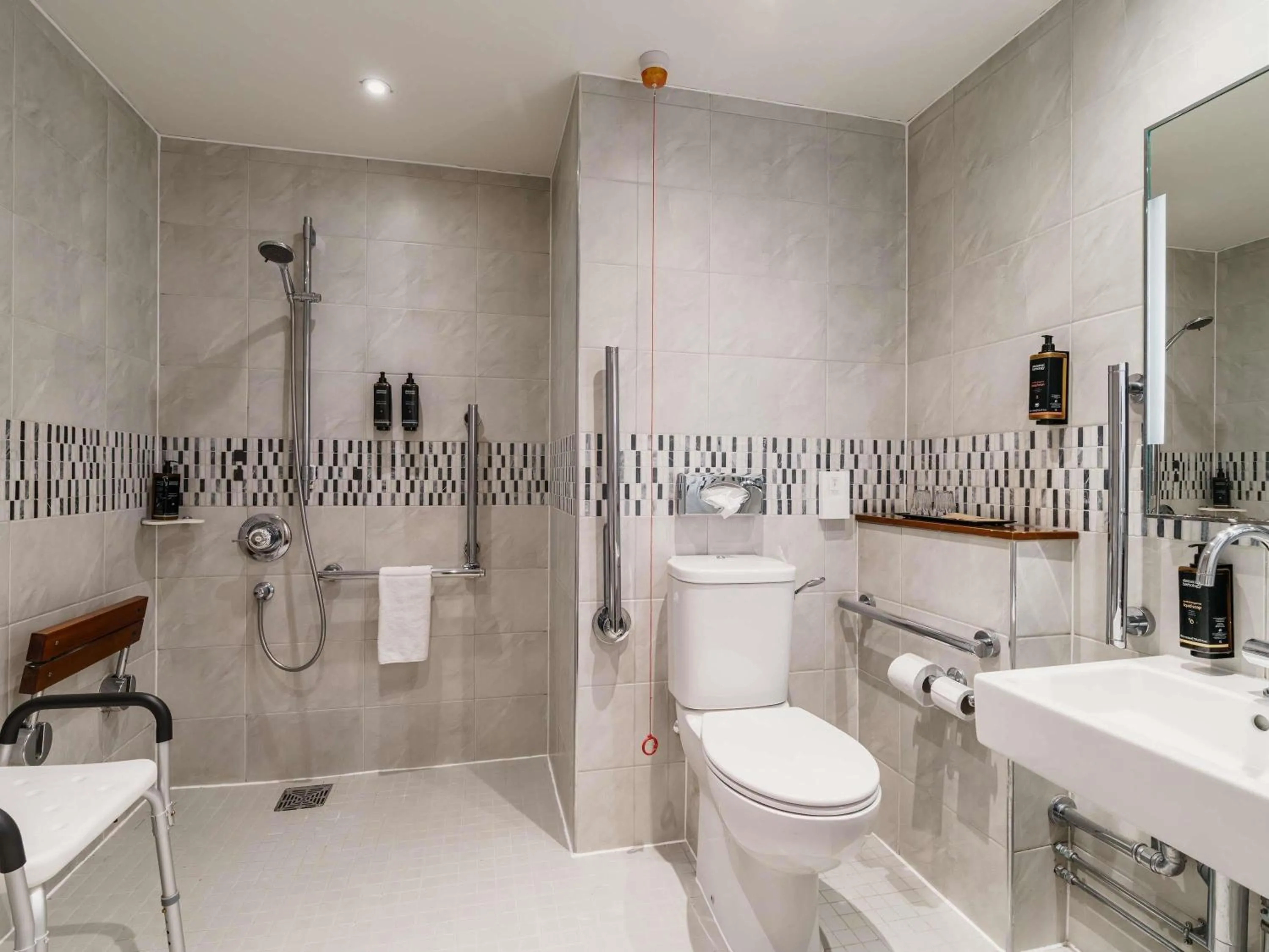 Bedroom in Mercure Exeter Southgate Hotel