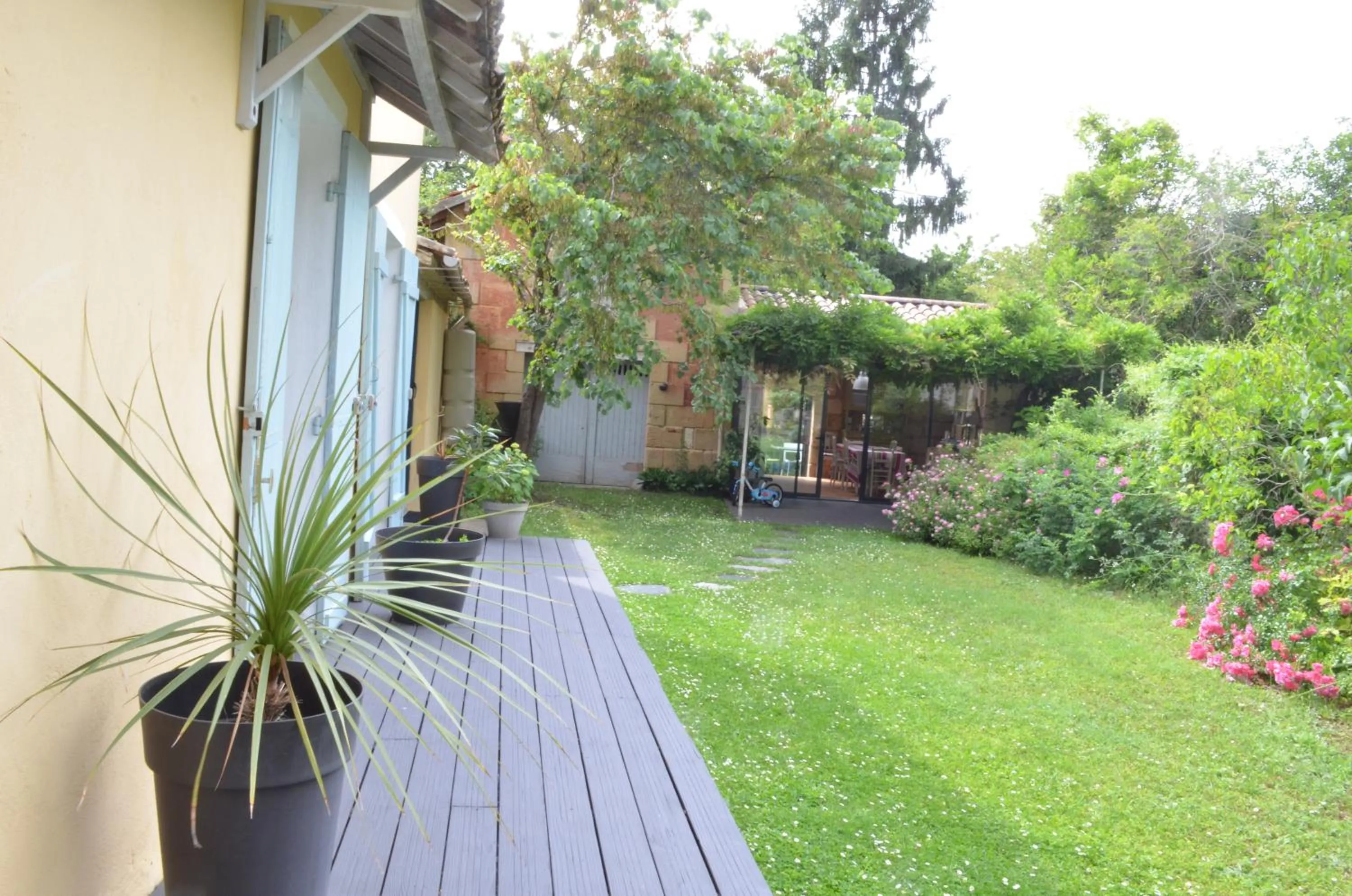 Property building in Le Jardin Secret