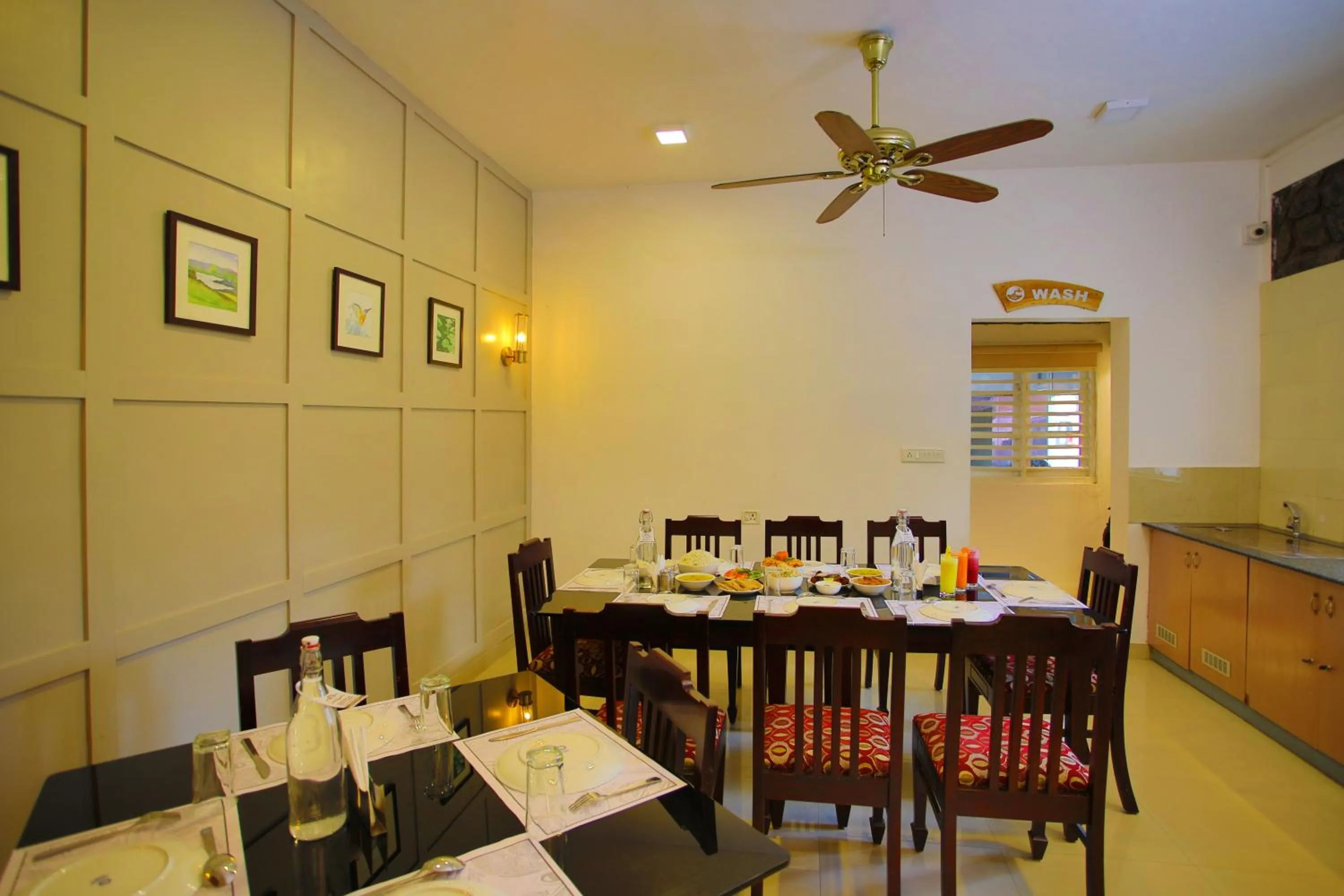 Restaurant/places to eat in Chithirapuram Palace