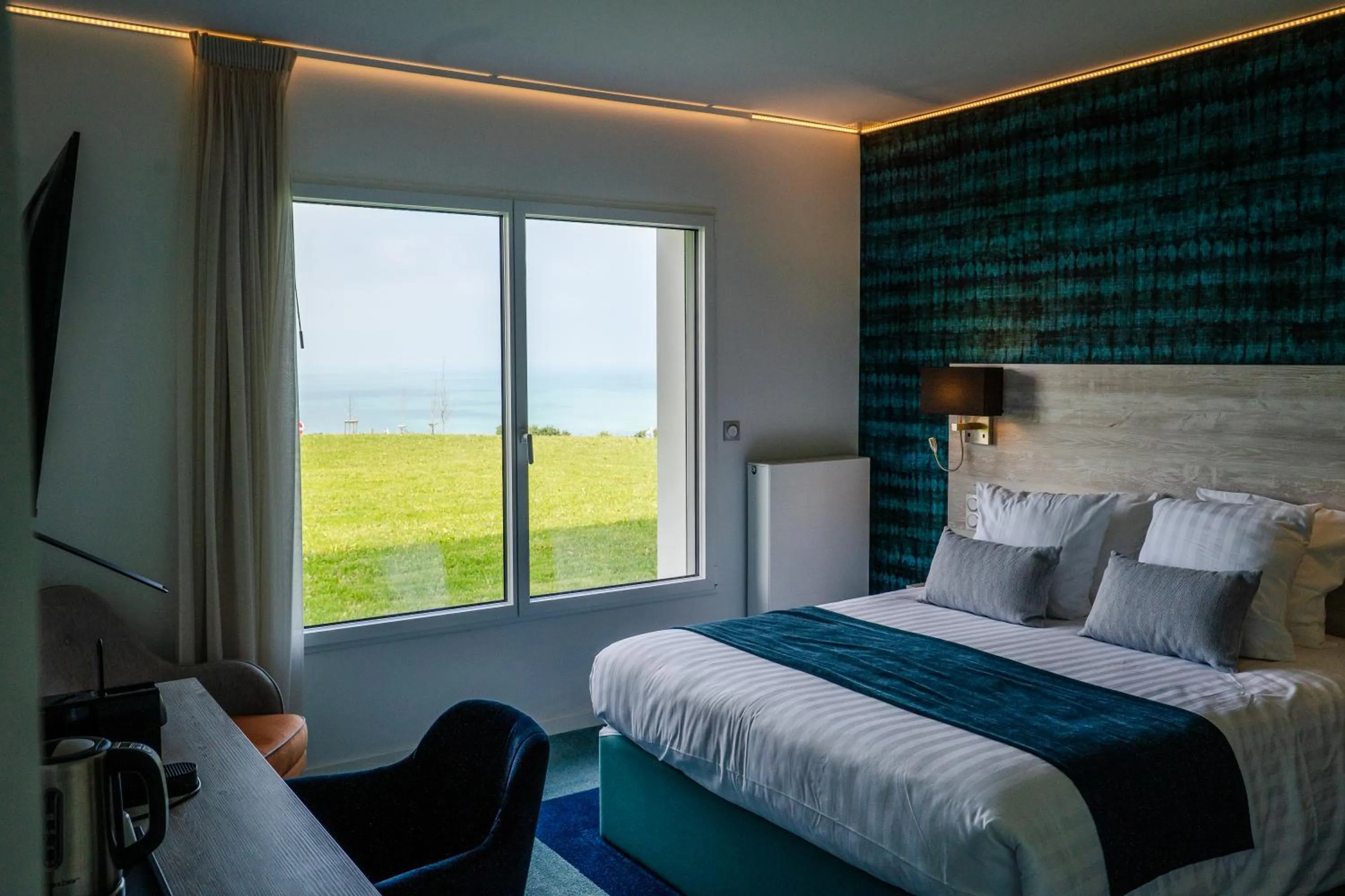 Bed in Hôtel Le Manoir du Roselier