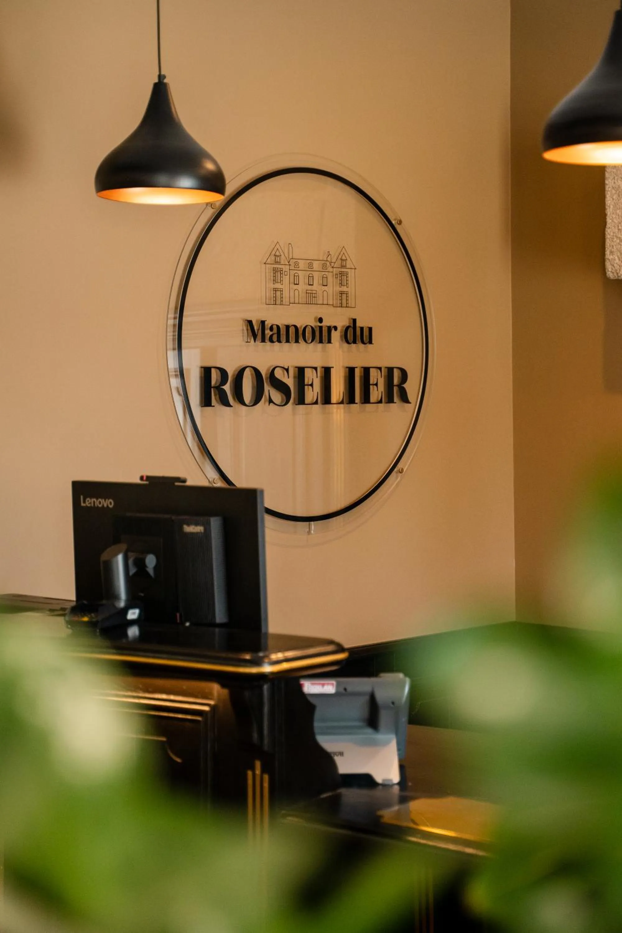 Lobby or reception in Hôtel Le Manoir du Roselier
