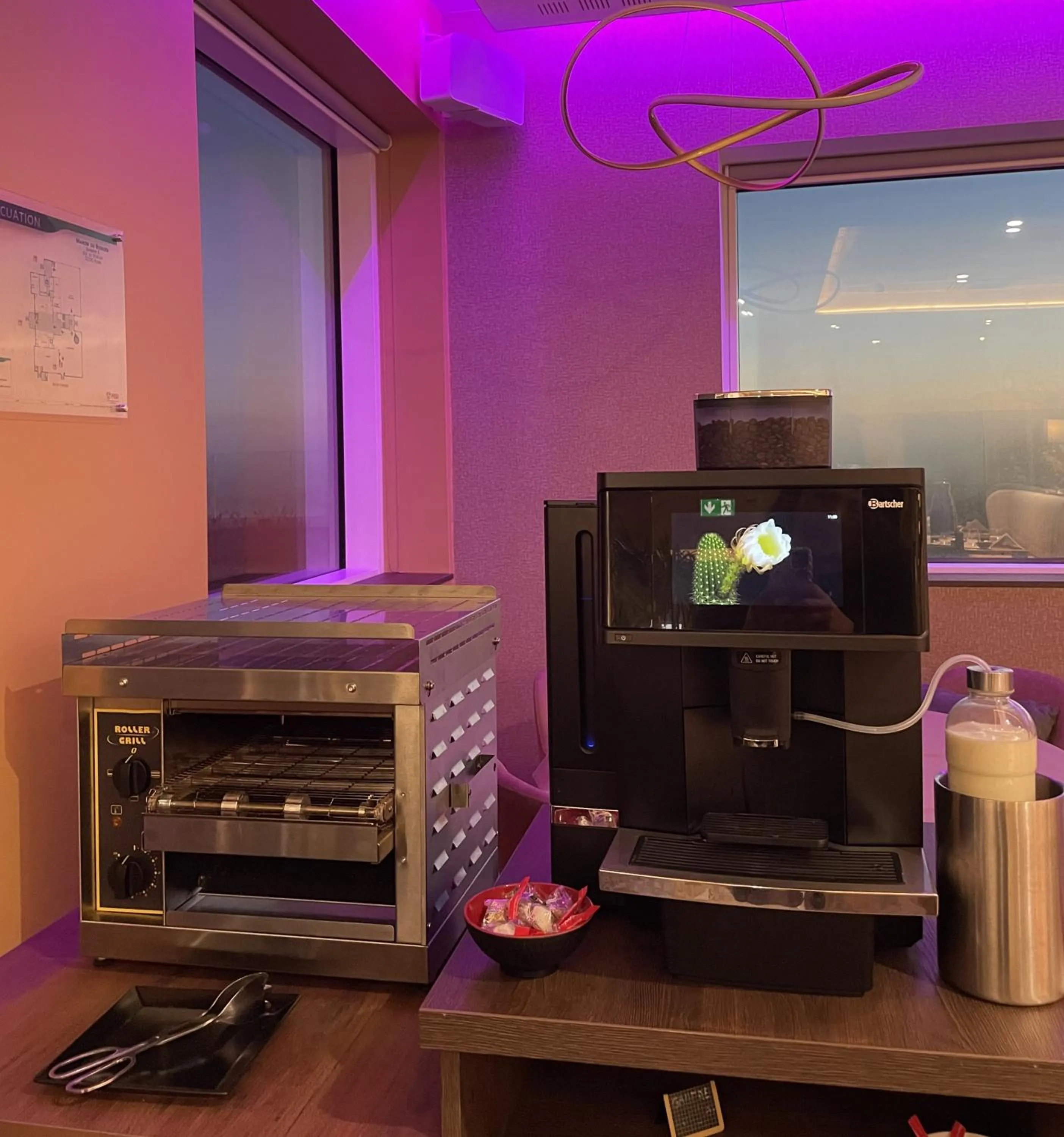 Breakfast in Hôtel Le Manoir du Roselier