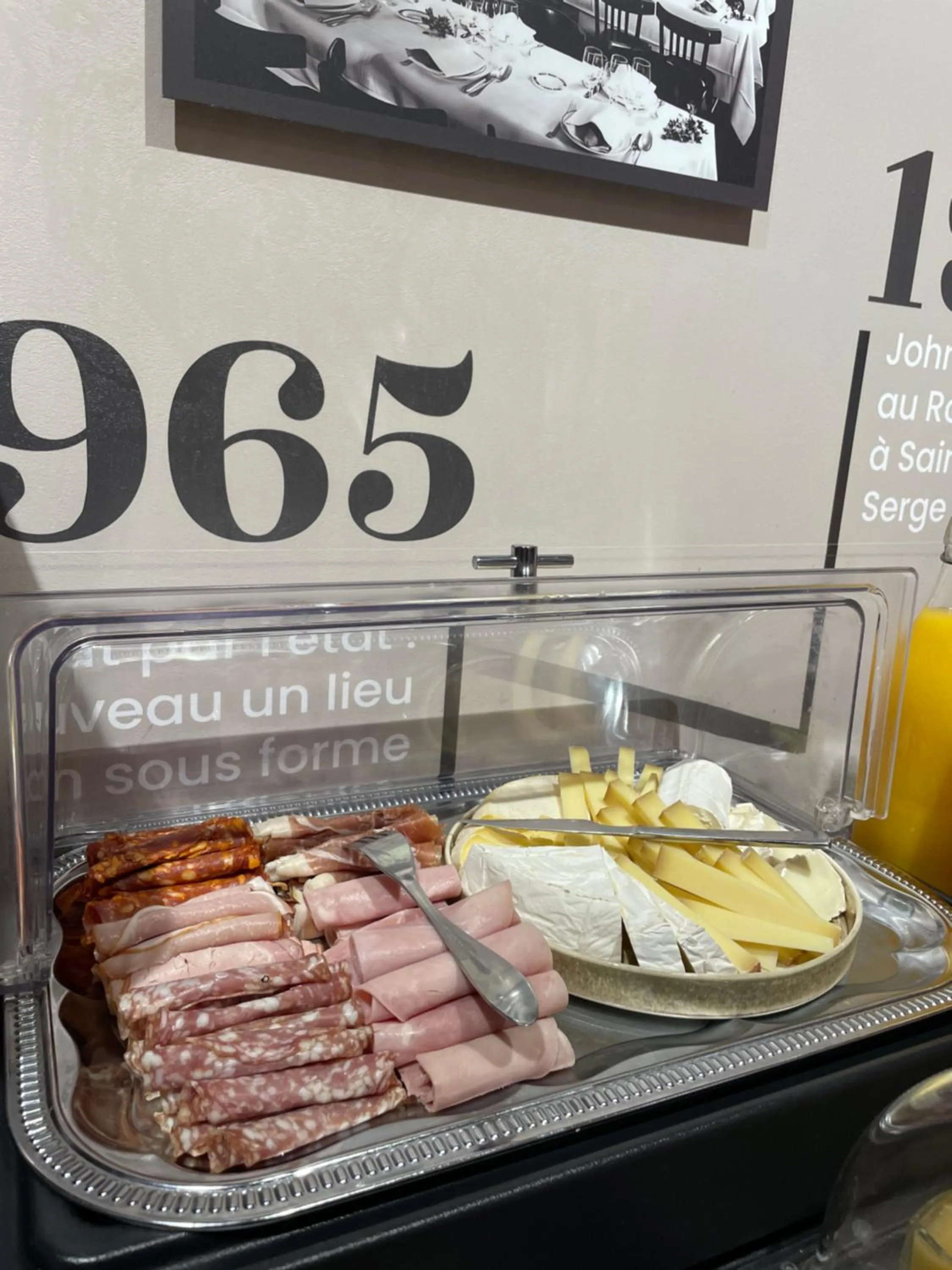 Breakfast in Hôtel Le Manoir du Roselier