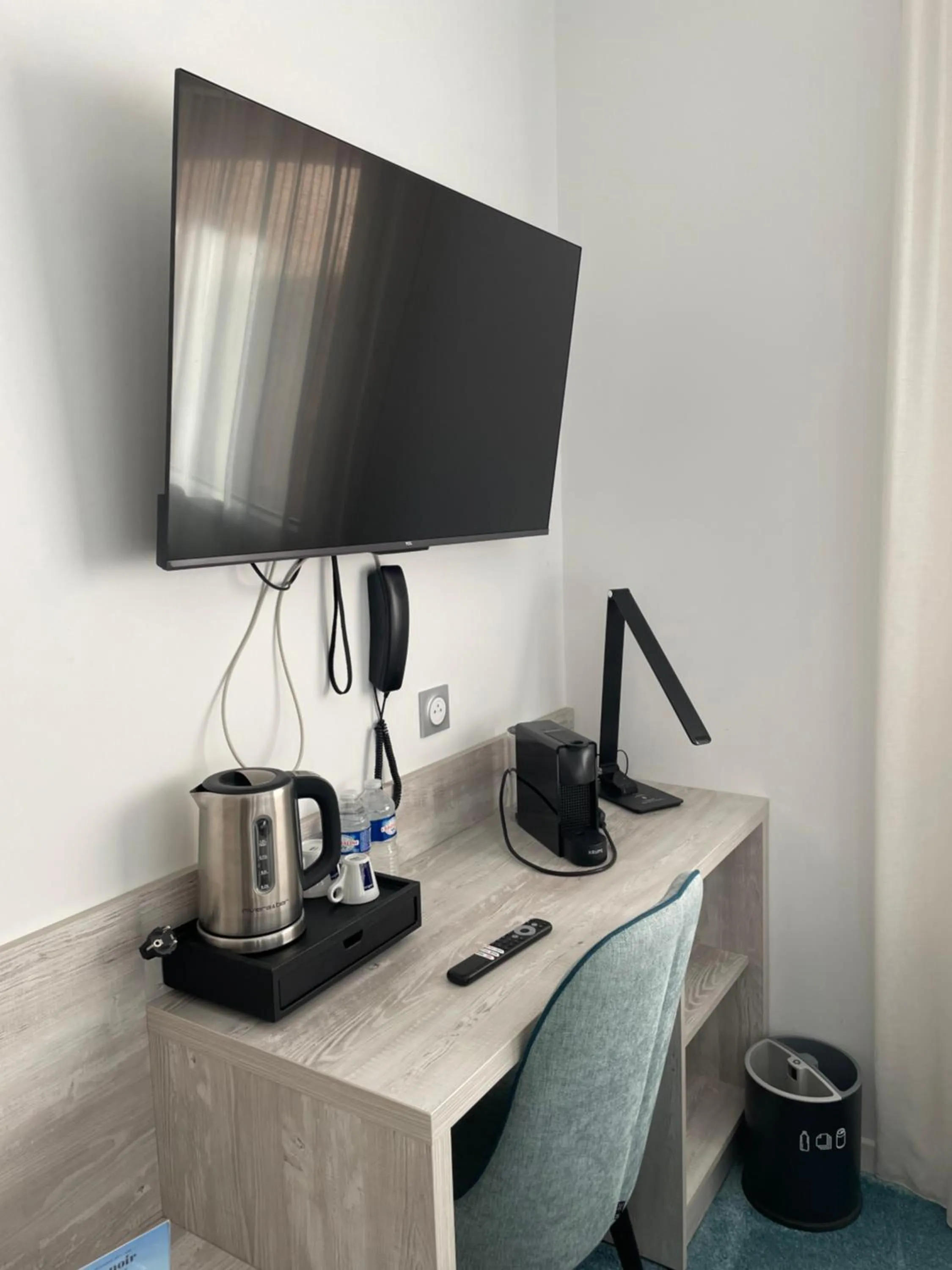 Coffee/tea facilities in Hôtel Le Manoir du Roselier