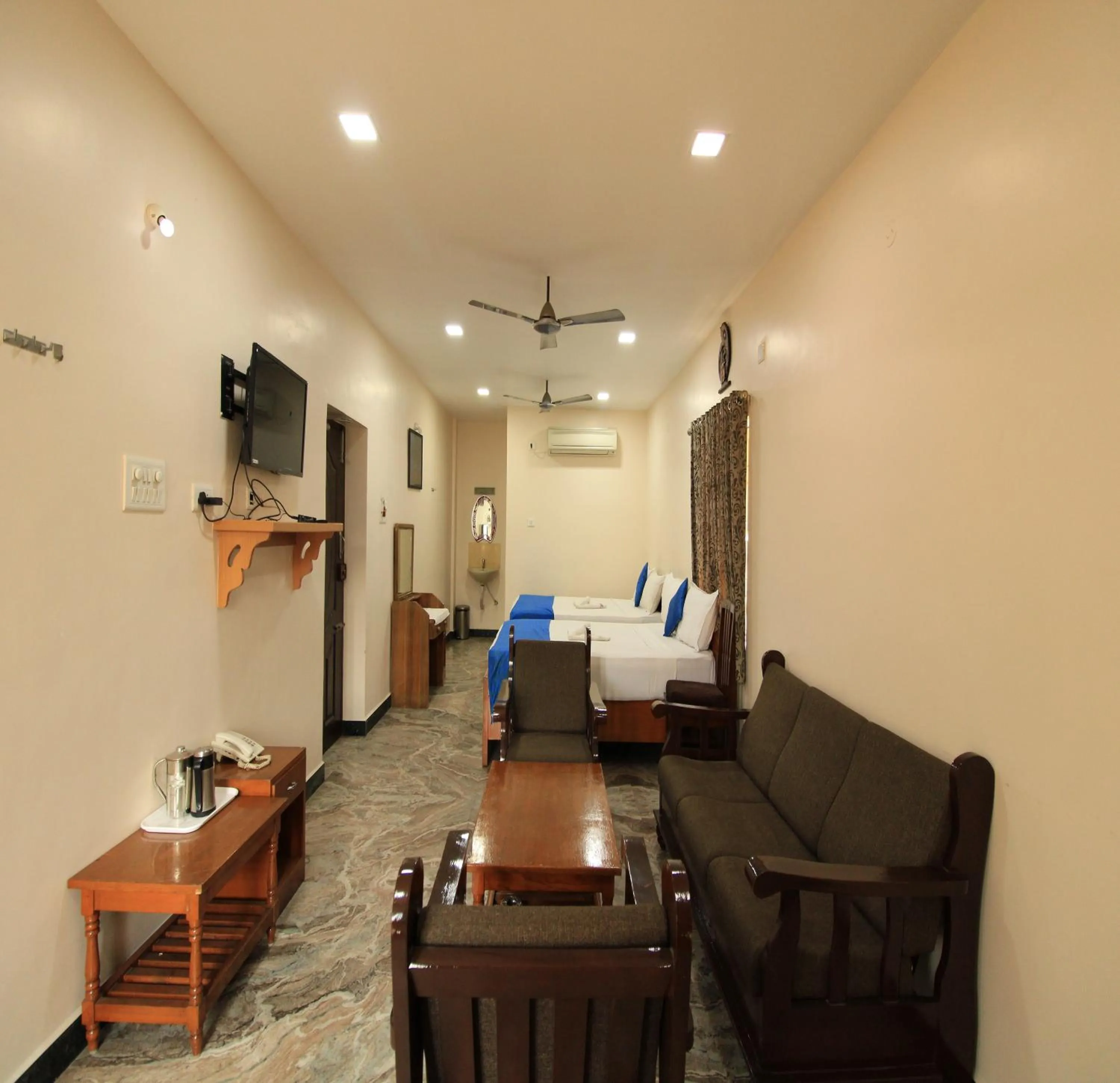 Hotel Rathnavel Towers