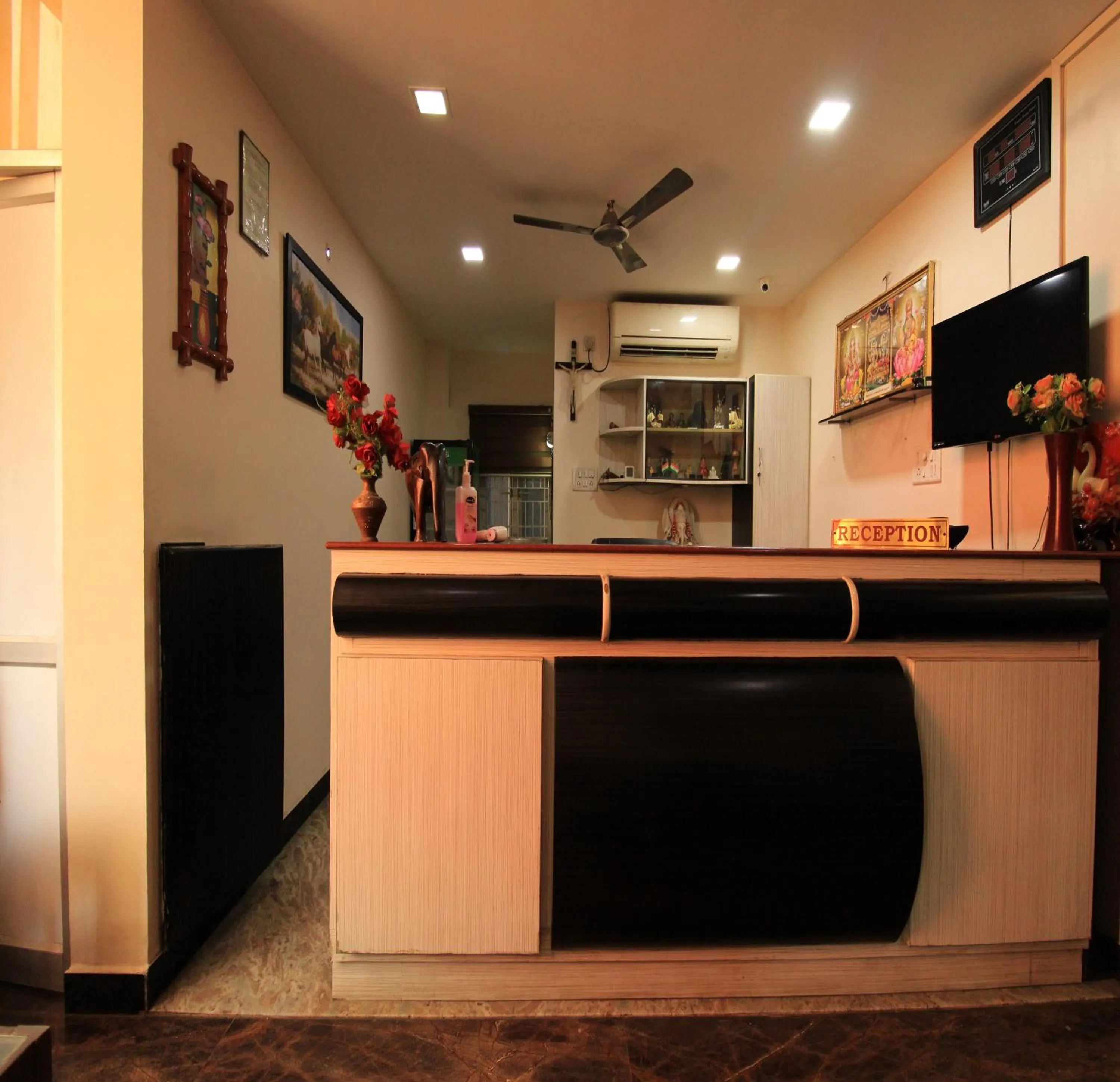 Hotel Rathnavel Towers