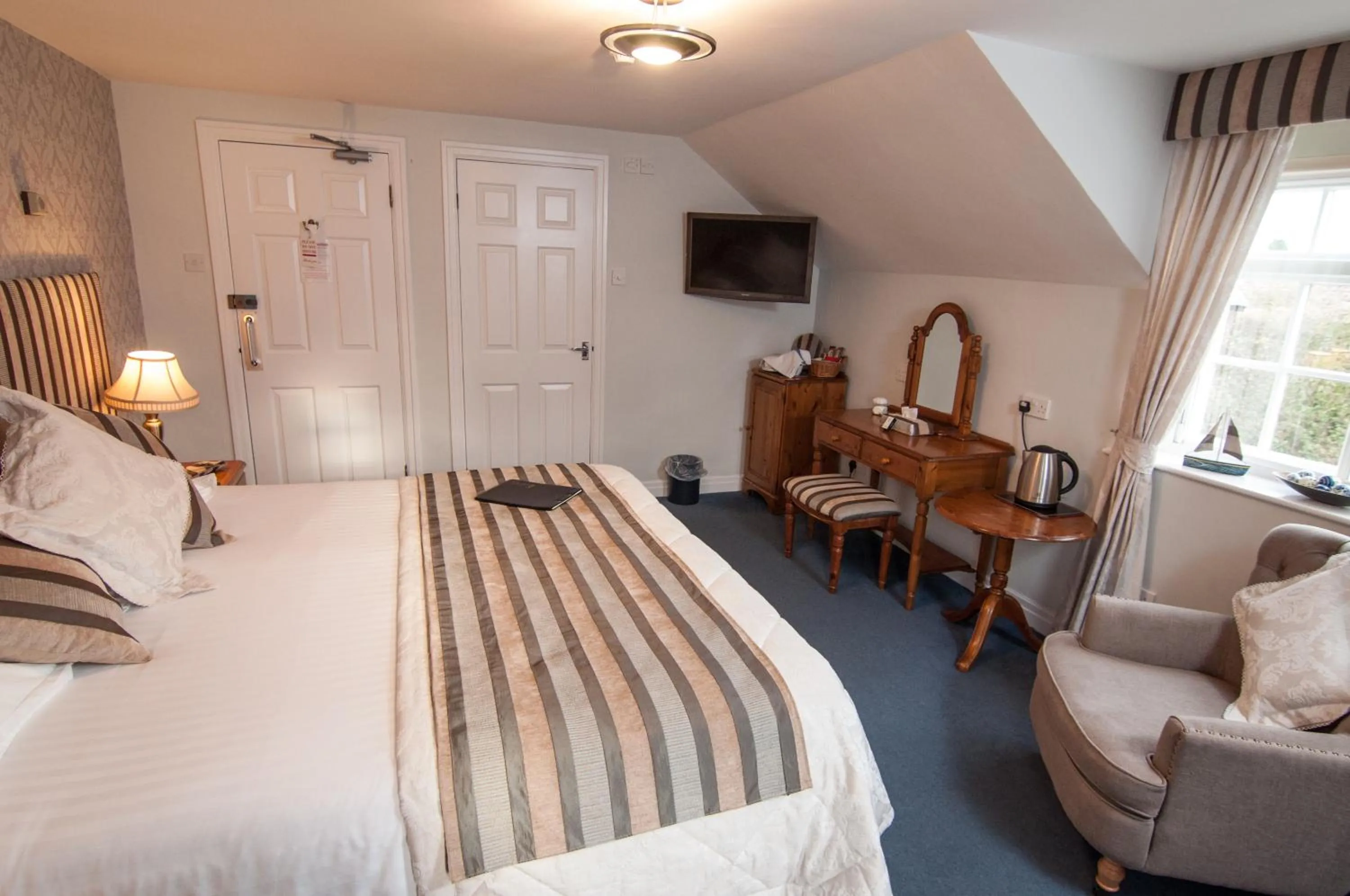 Bedroom, Bed in Ellerby Country Inn
