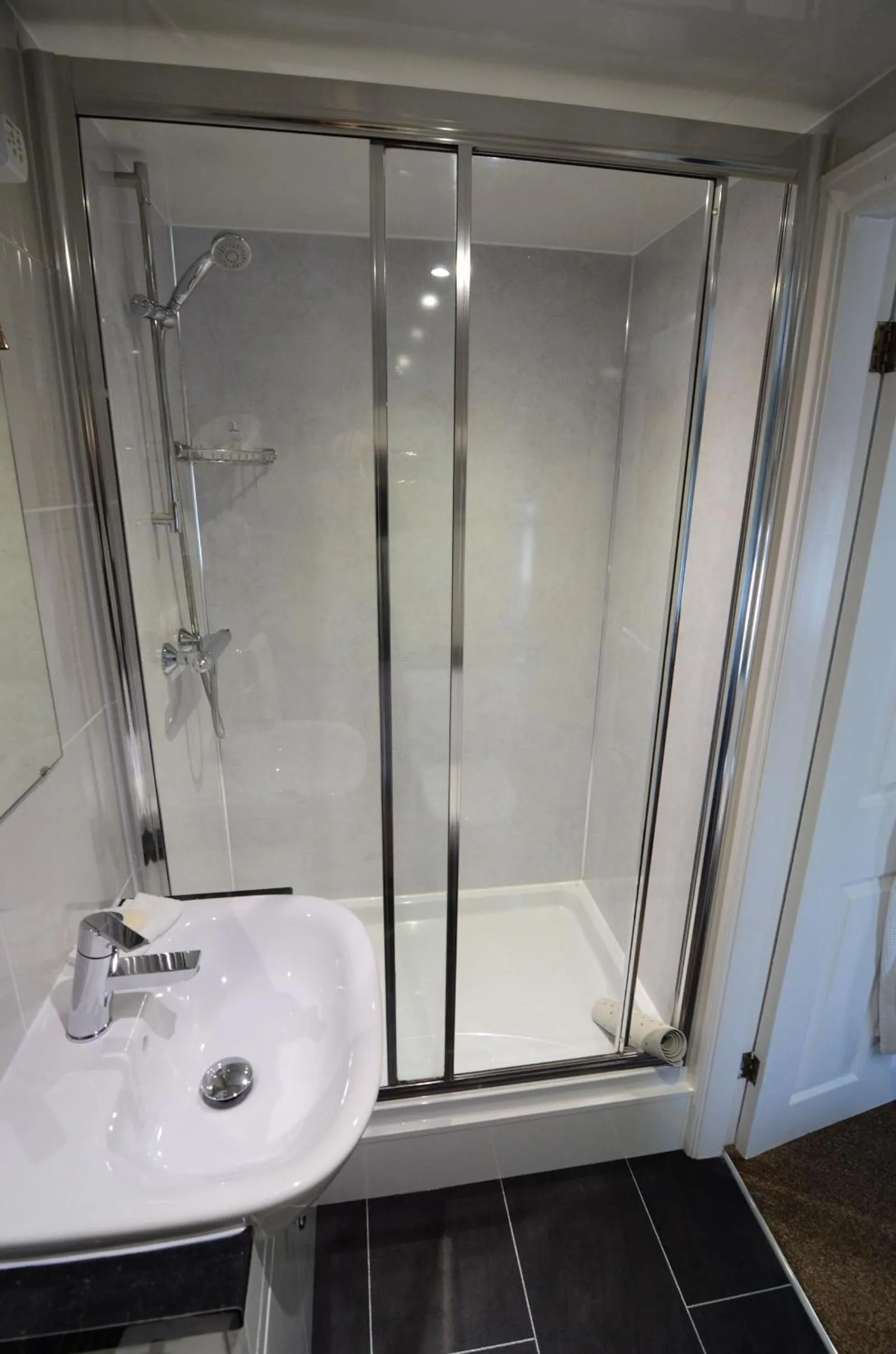 Shower in Ellerby Country Inn