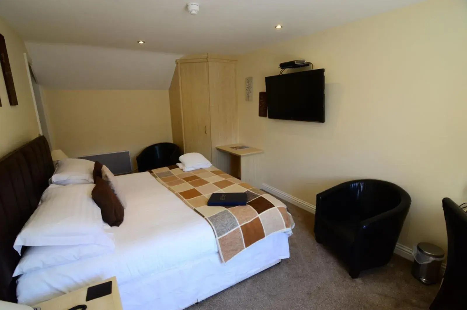 Deluxe Double or Twin Room with Balcony in Ellerby Country Inn Deluxe Double or Twin Room with Balcony in Ellerby Country Inn