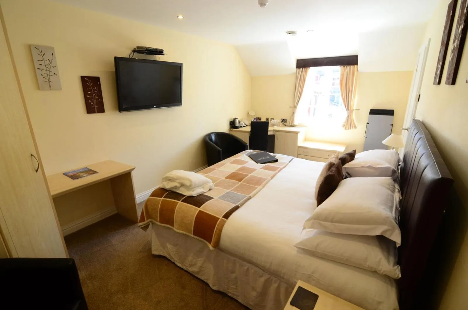 Photo of the whole room, Bed in Ellerby Country Inn