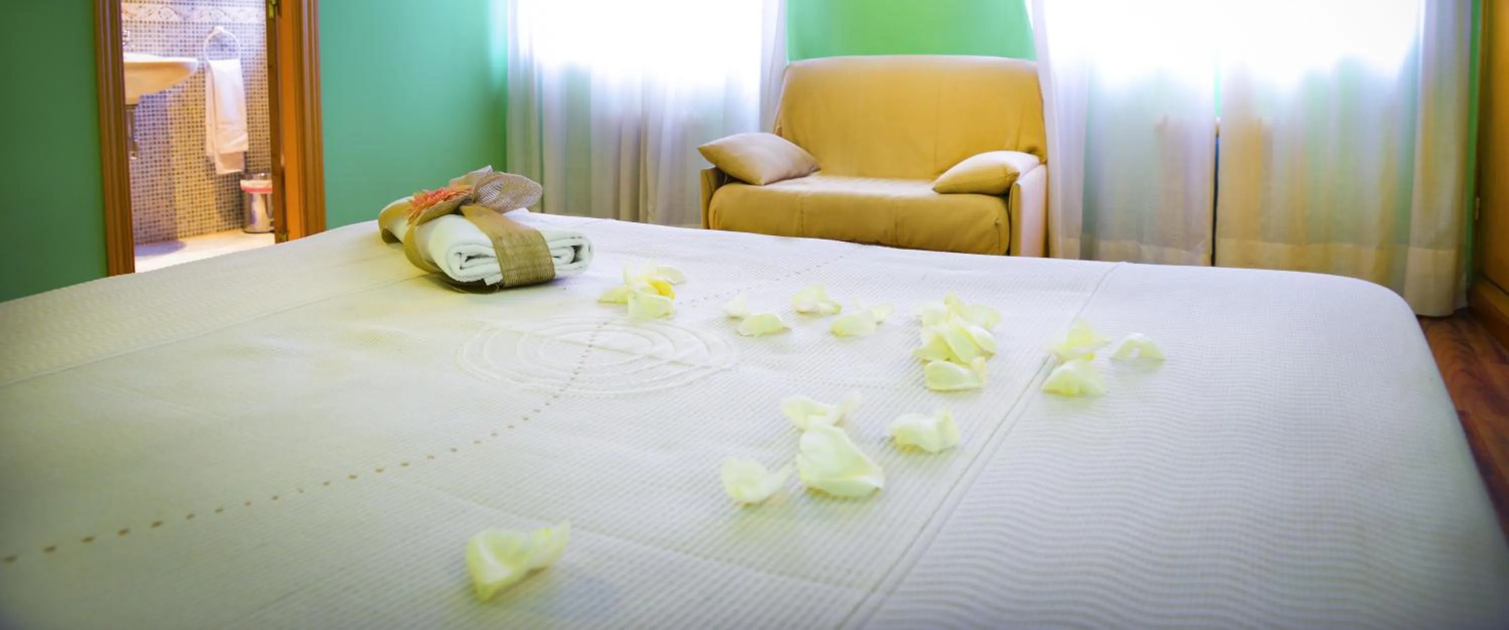 Bed in Café Bar Hotel Jefi