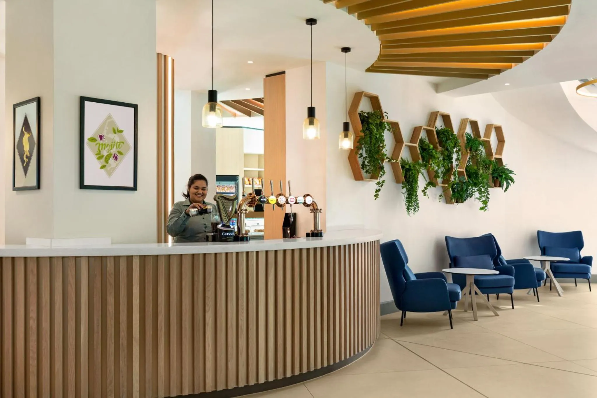 Lounge or bar in Holiday Inn Birmingham Airport - NEC by IHG