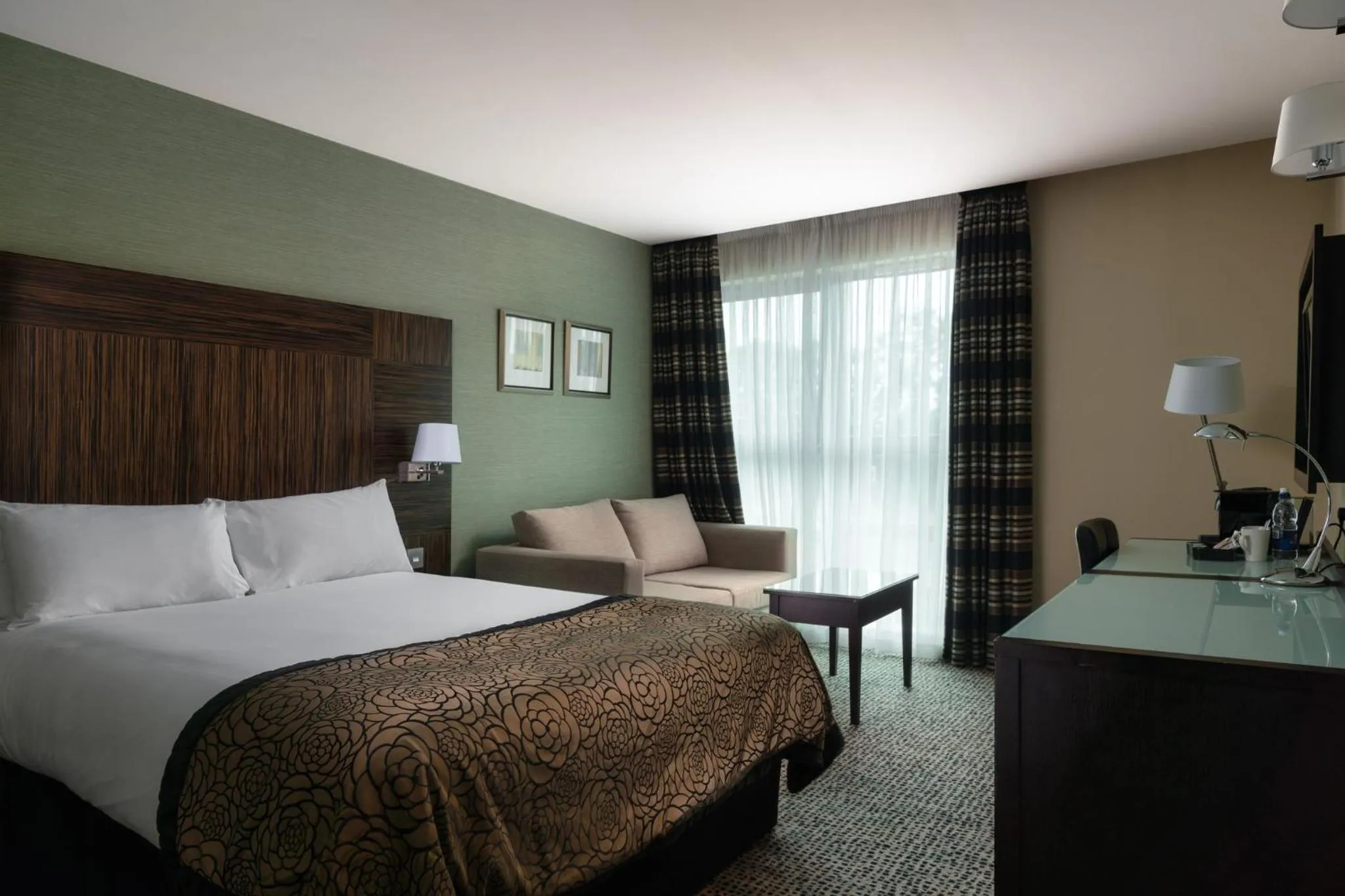 Photo of the whole room, Bed in Holiday Inn Birmingham Airport - NEC by IHG