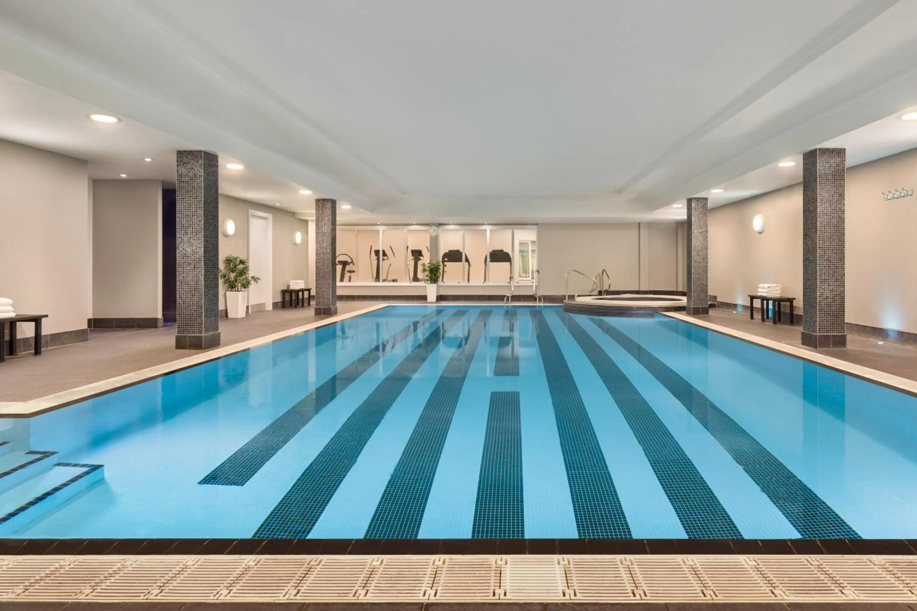 Swimming pool in Holiday Inn Birmingham Airport - NEC by IHG
