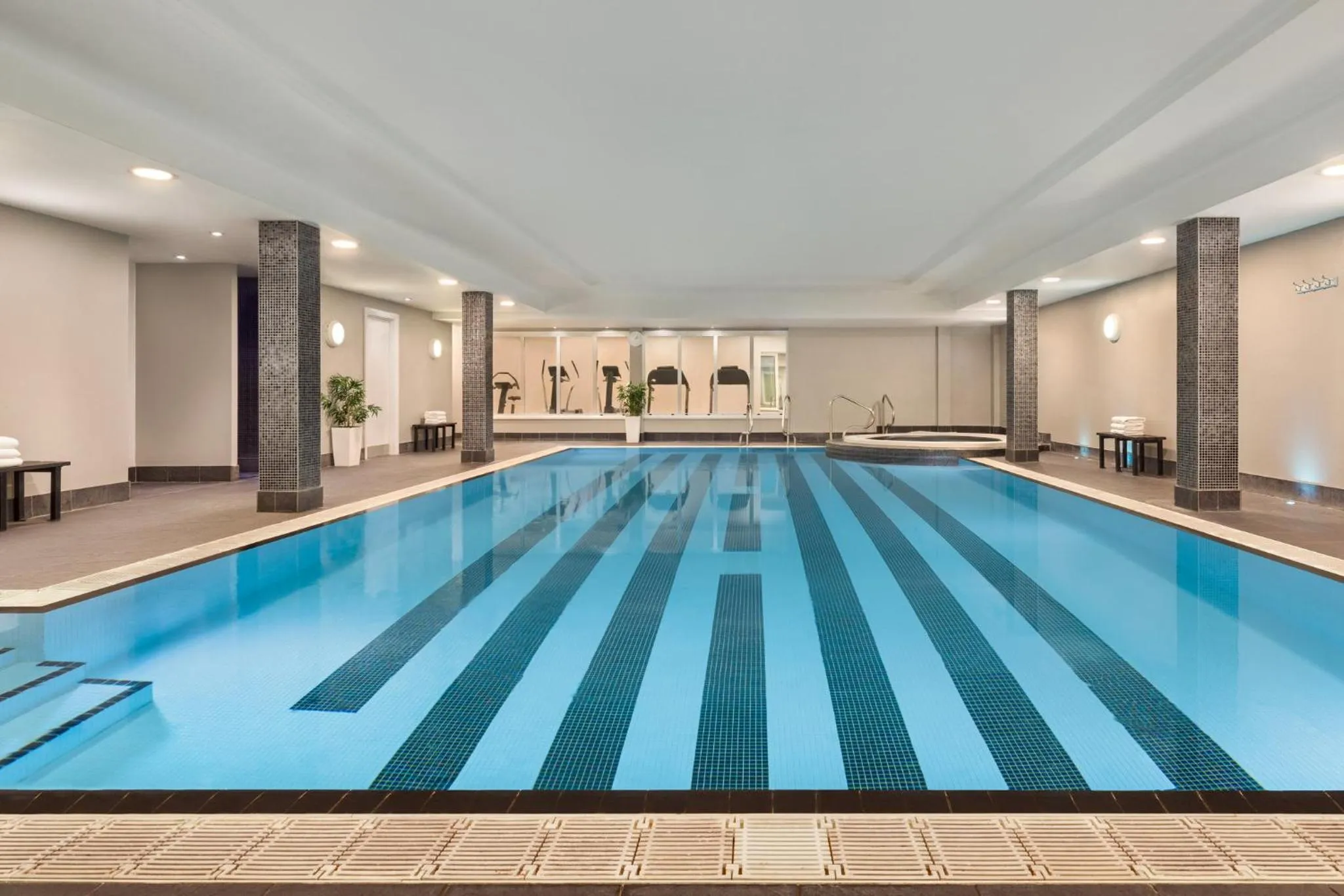Swimming pool in Holiday Inn Birmingham Airport - NEC by IHG