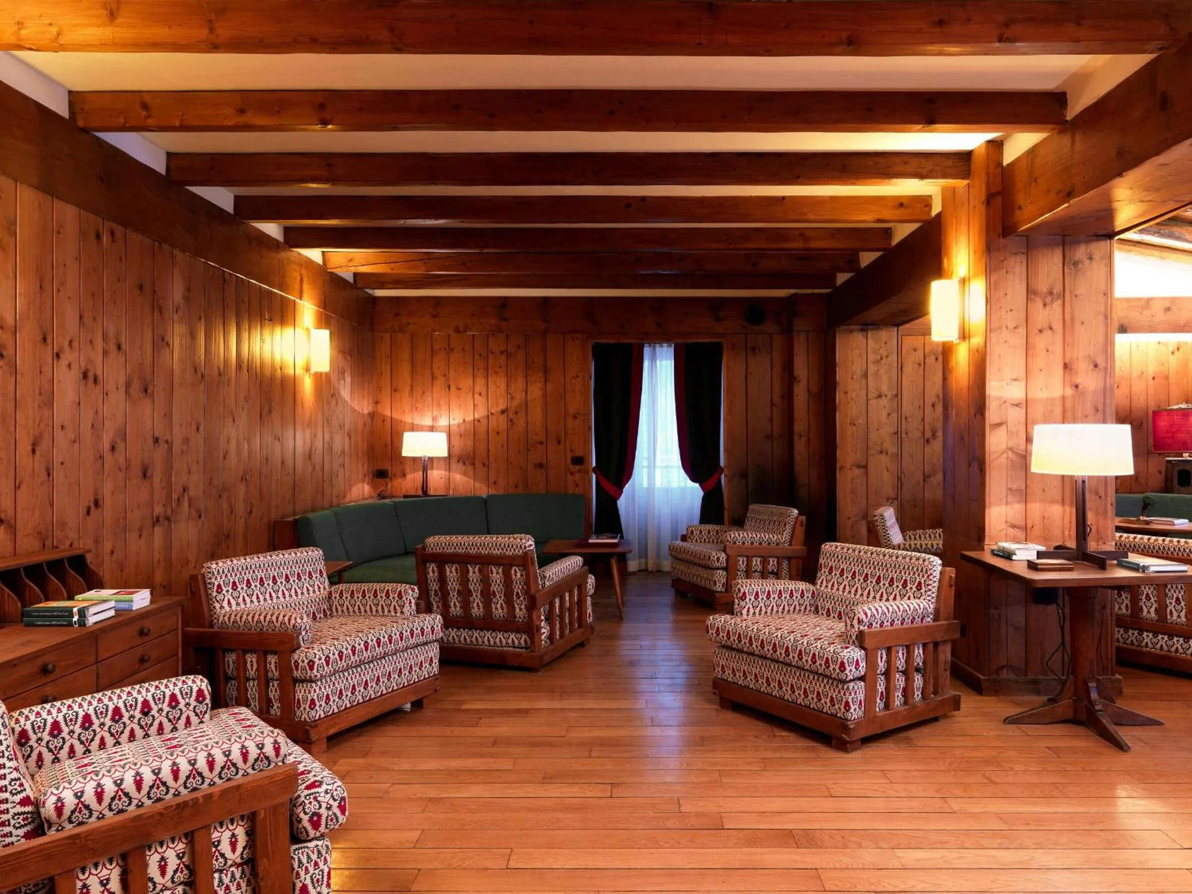 Communal lounge/ TV room in Albergo Ristorante Bucaneve