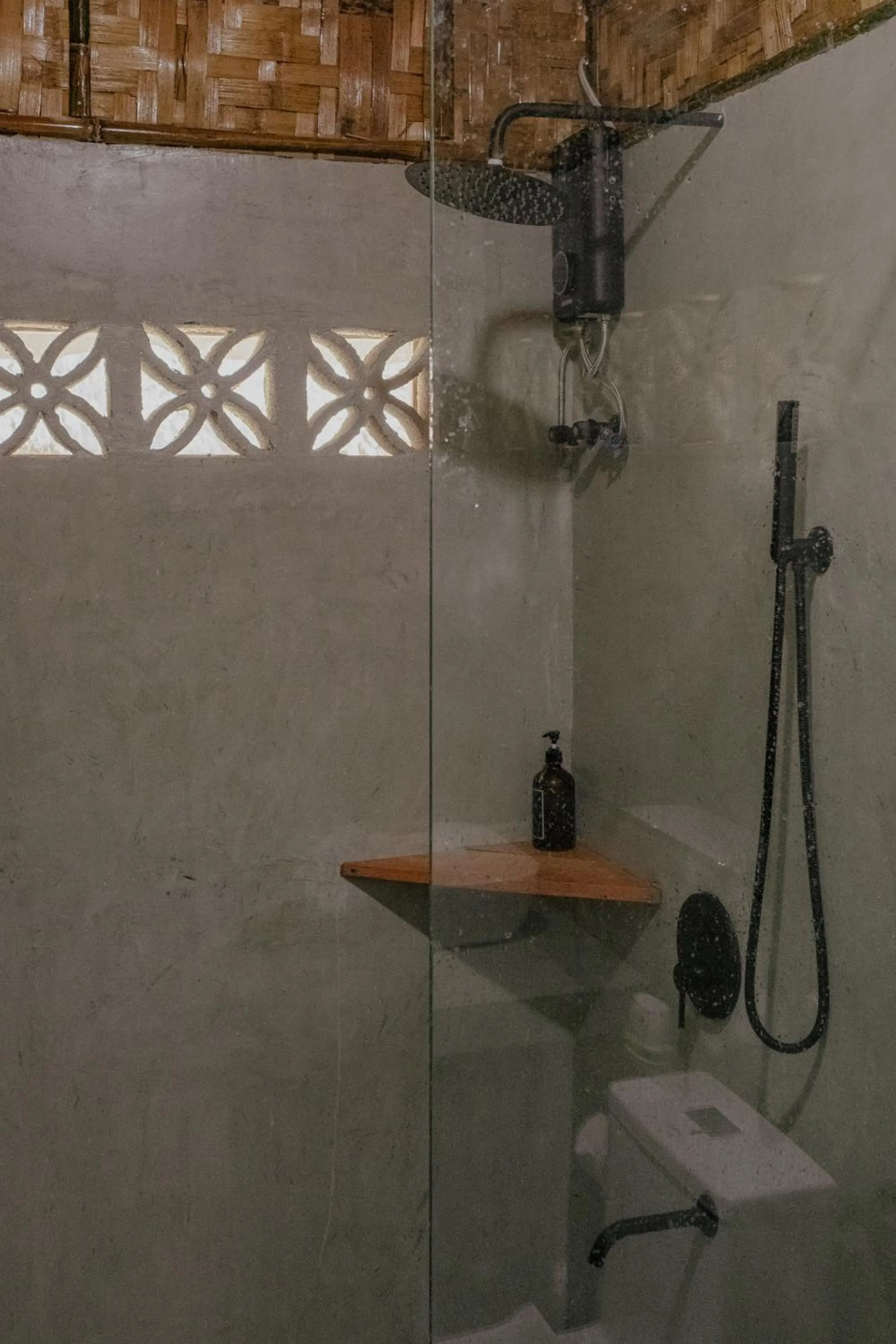 Shower in Marahuyo Siargao