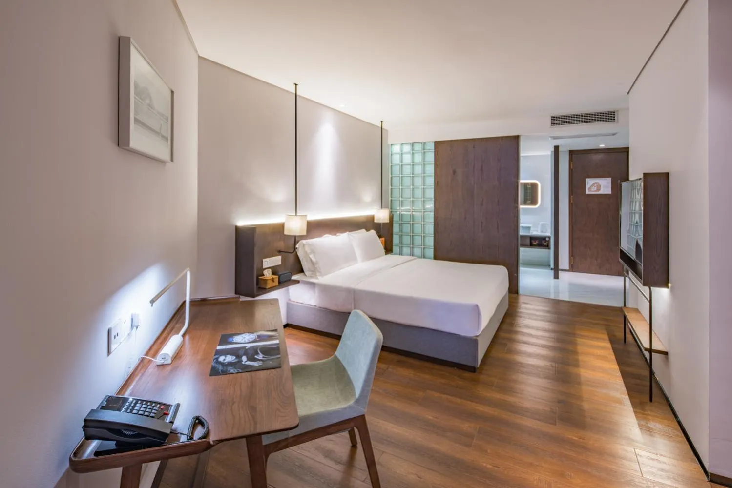 Bed in Wuyu Hotel - Chongqing Jiangbei Airport & Light Rail