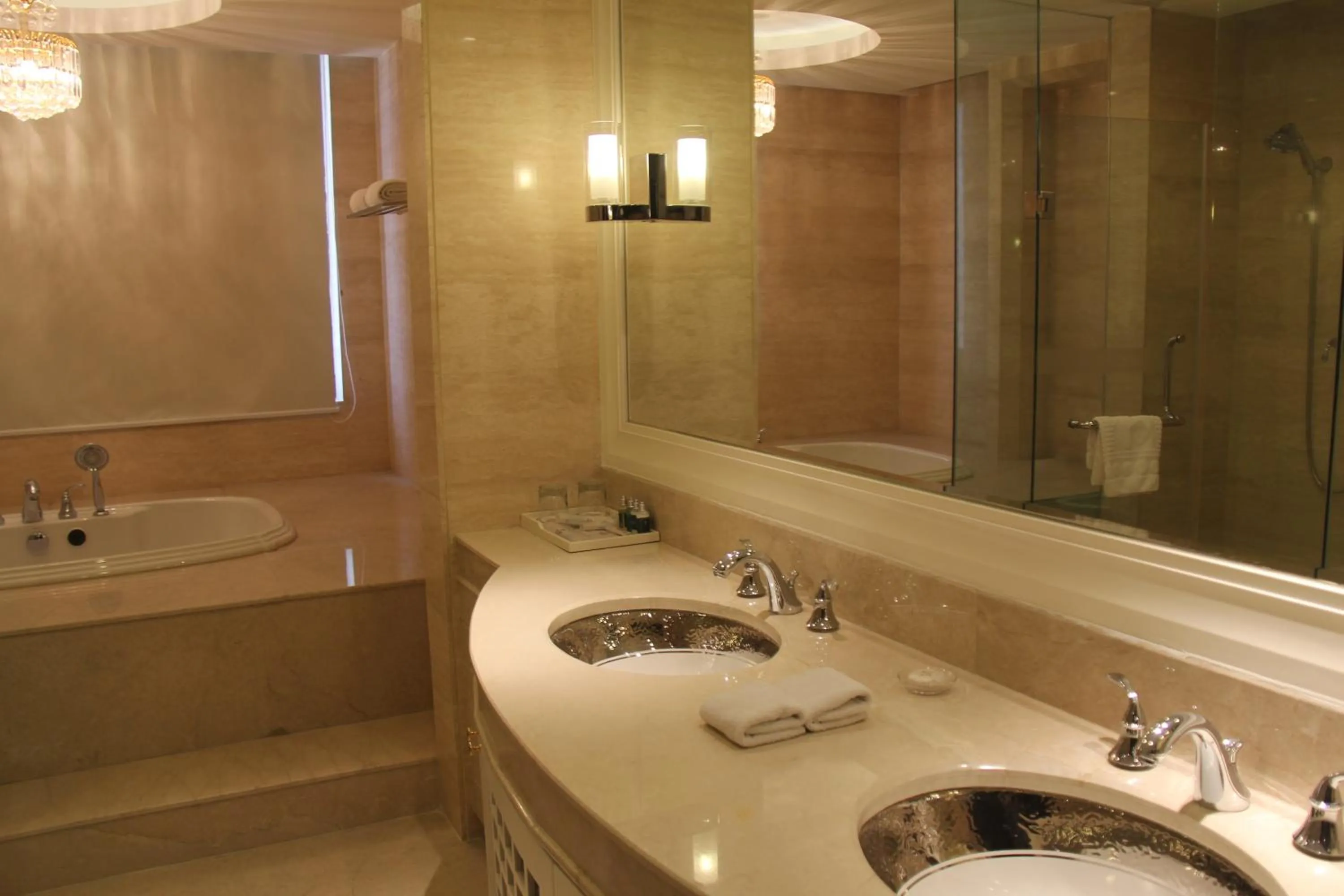Bathroom in Ramada Plaza Weifang