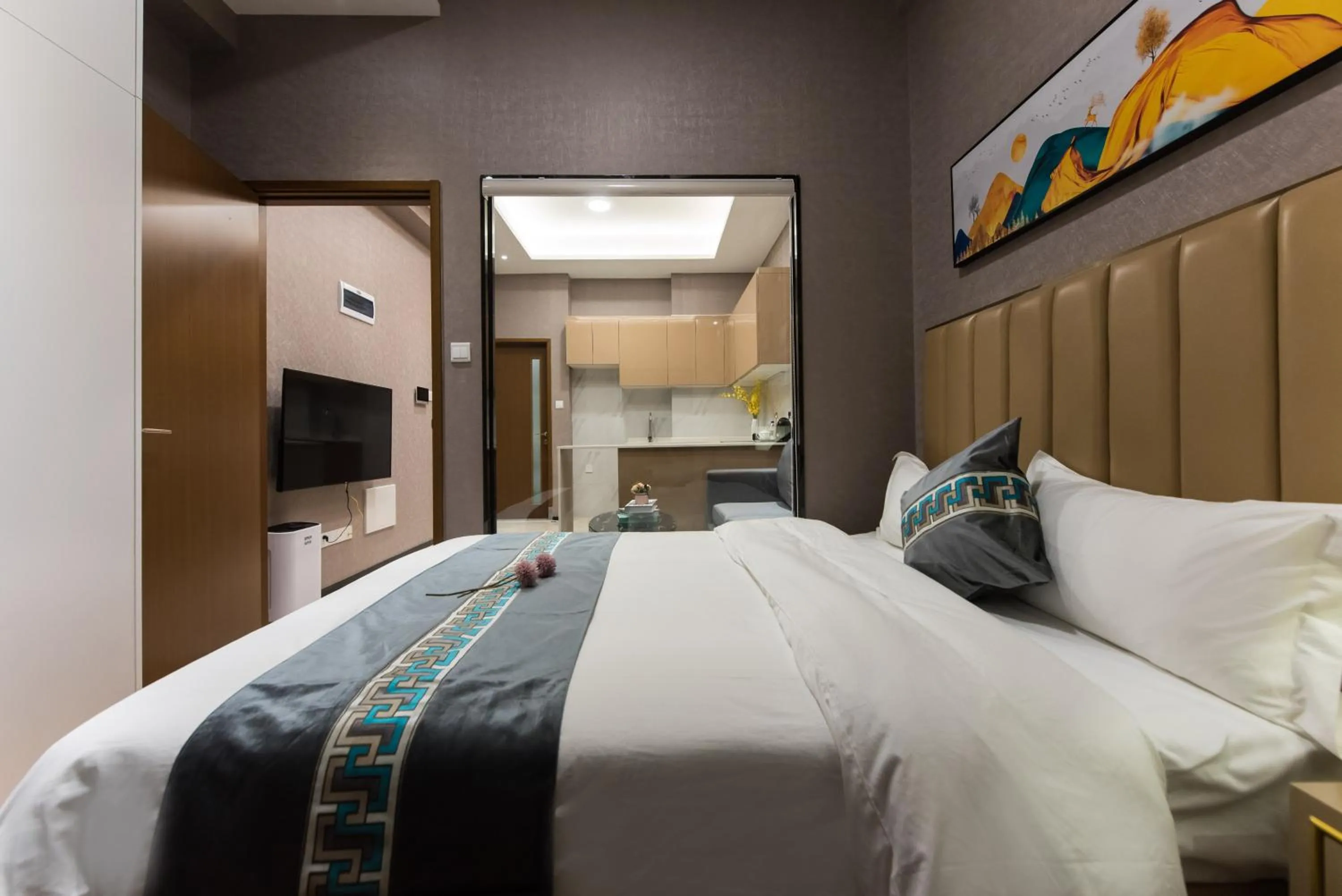 Bed in Gepai Executive Apartment - Shenzhen Futian Convention and Exhibition Center