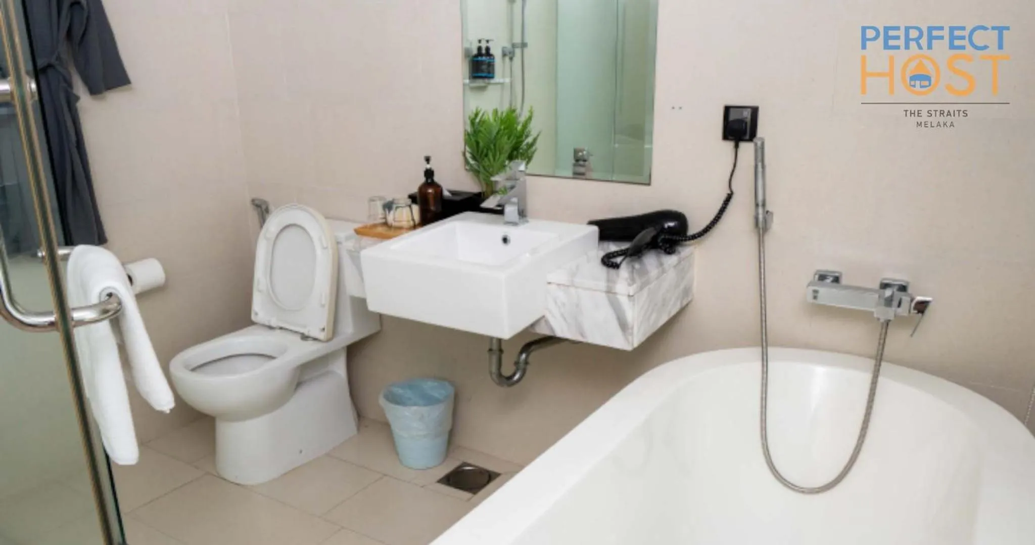 Toilet in The Straits Melaka by Perfect Host
