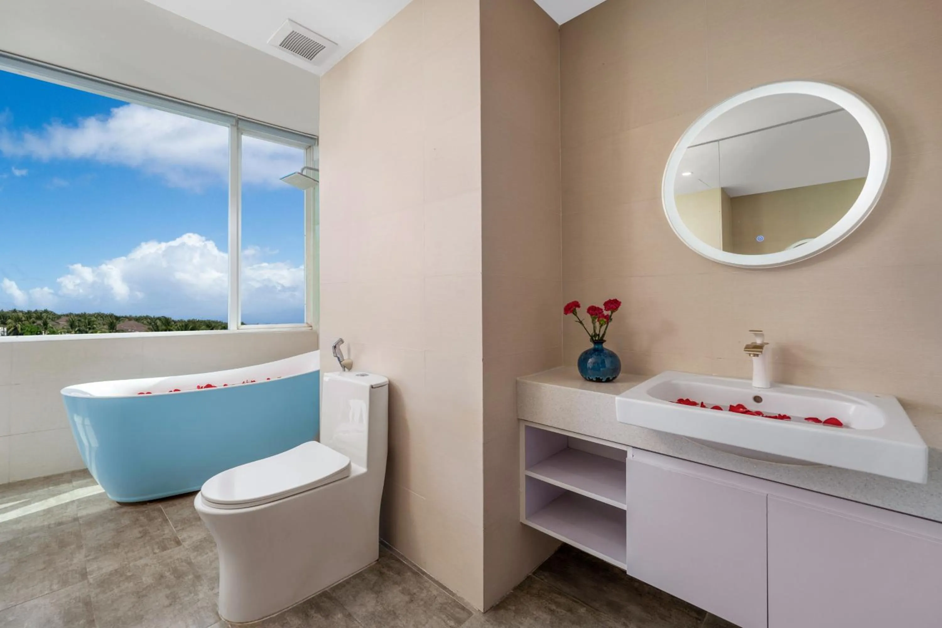 Bathroom in Fansipan Da Nang Hotel