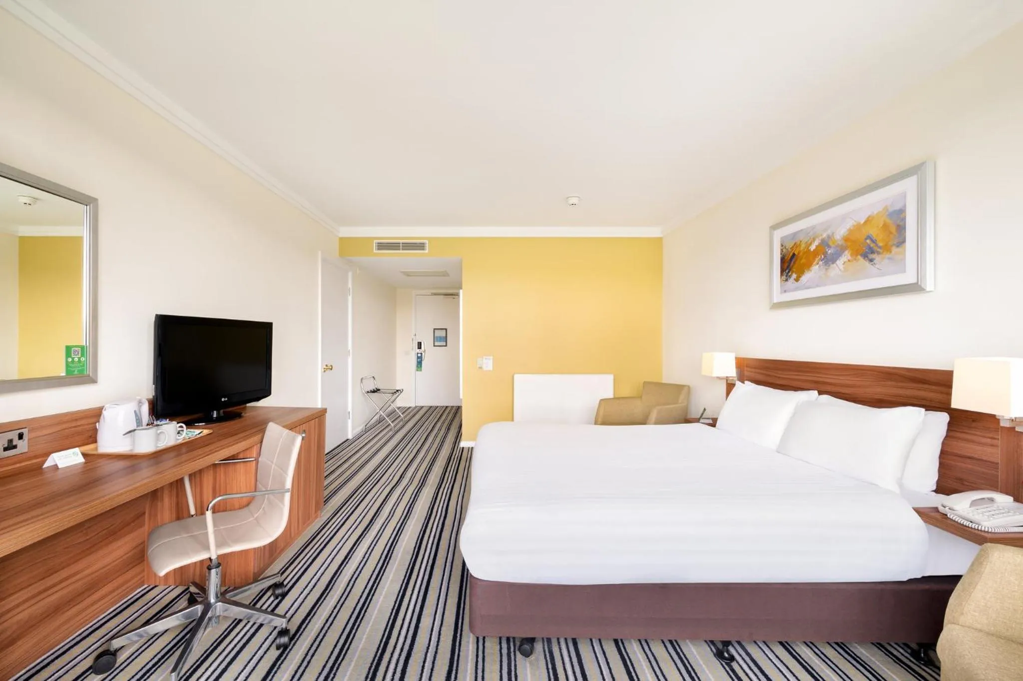 Photo of the whole room, Bed in Holiday Inn Leeds Brighouse by IHG