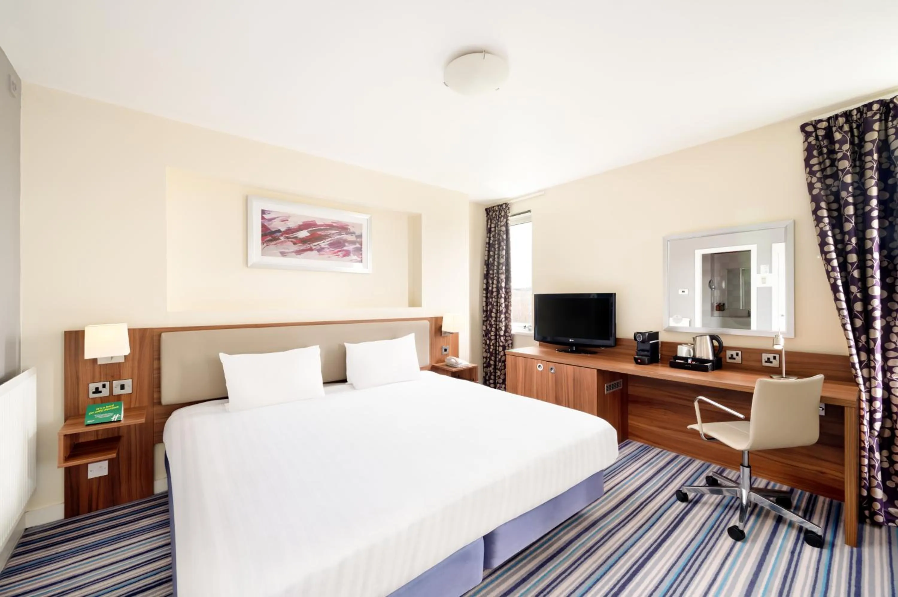 Bed in Holiday Inn Leeds Brighouse by IHG