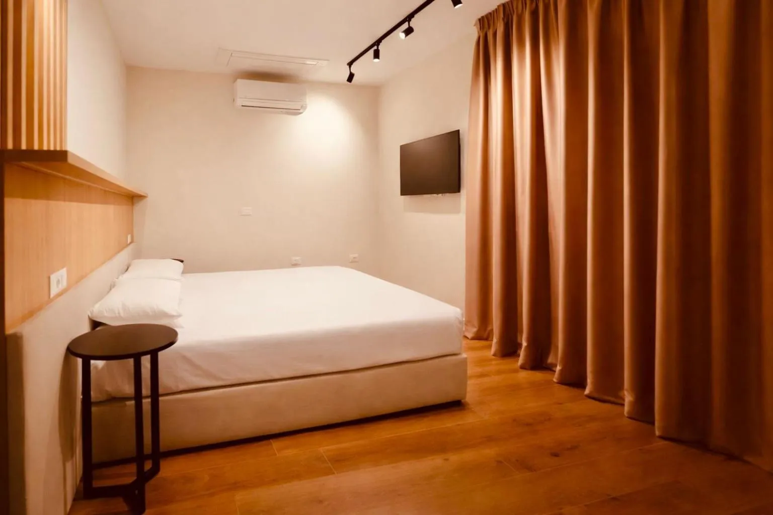 Bed in Hotel Relax City Center