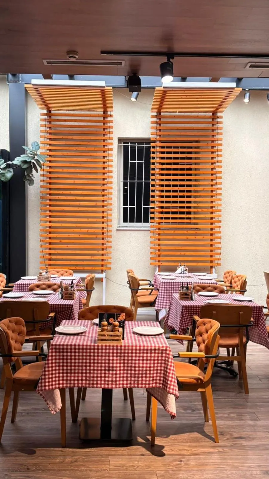 Restaurant/places to eat in Hotel Relax City Center