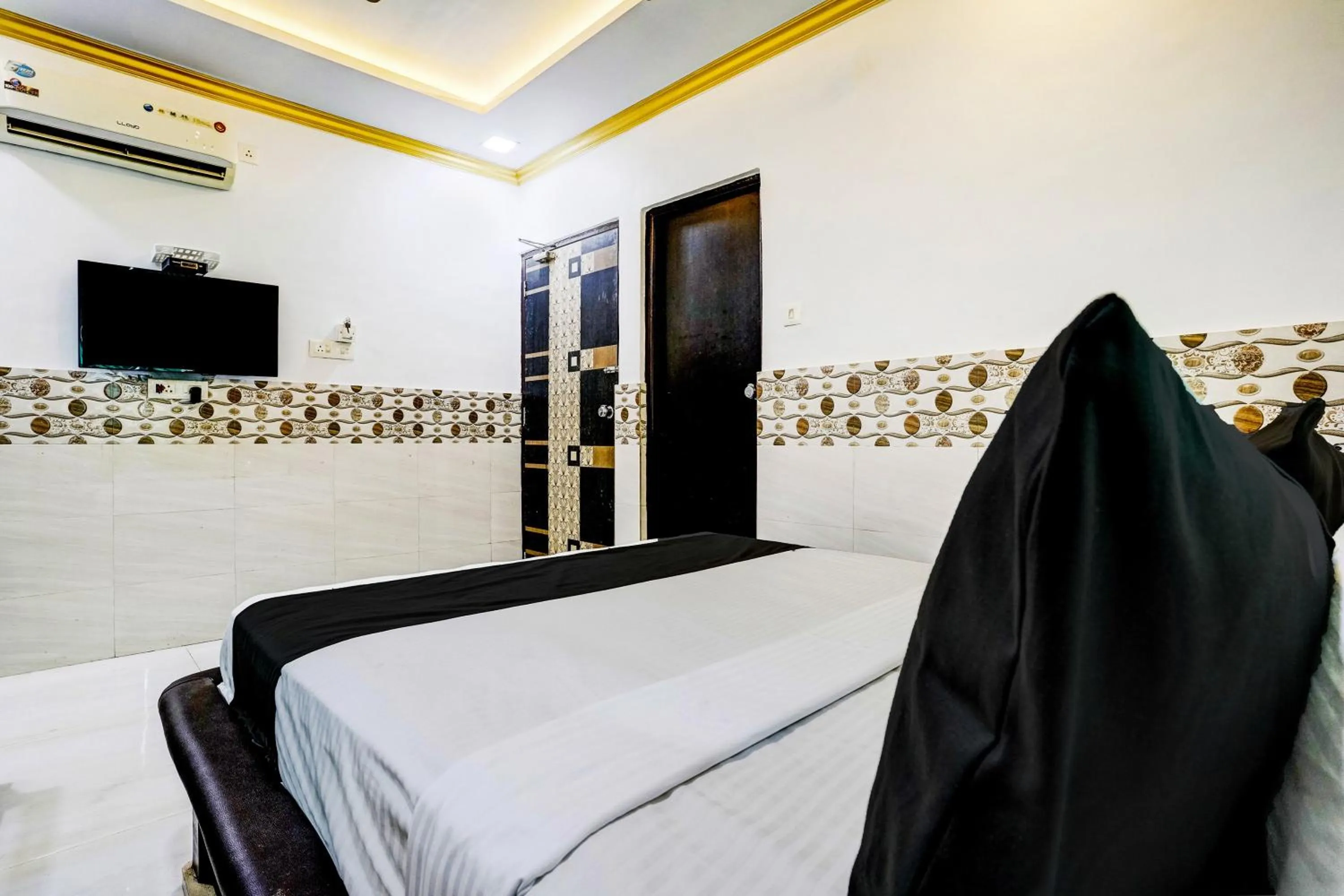 Lobby or reception, Bed in Hotel O Shree Sai Residency