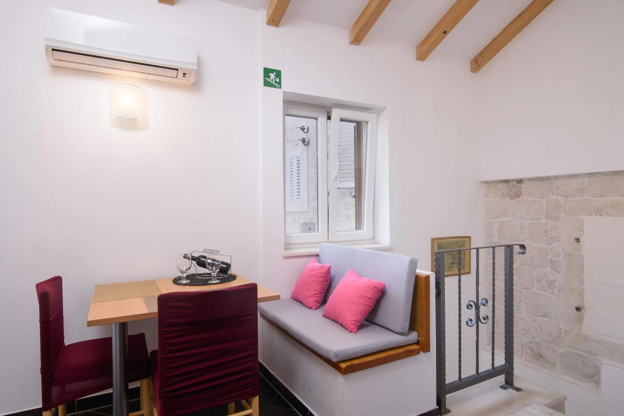 Photo of the whole room in Apartments Trabakul