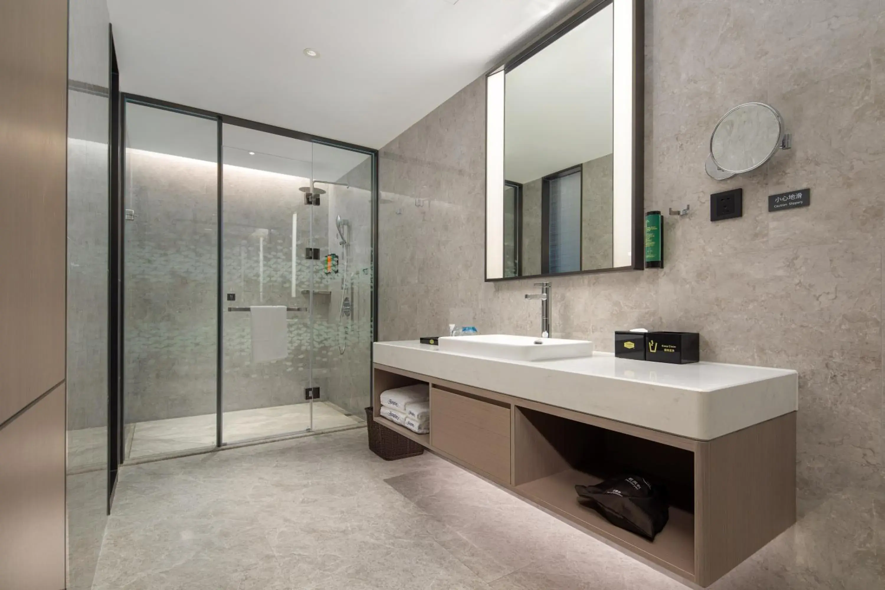 Deluxe Twin Room in Hampton by Hilton Hangzhou Liangzhu Deluxe Twin Room in Hampton by Hilton Hangzhou Liangzhu