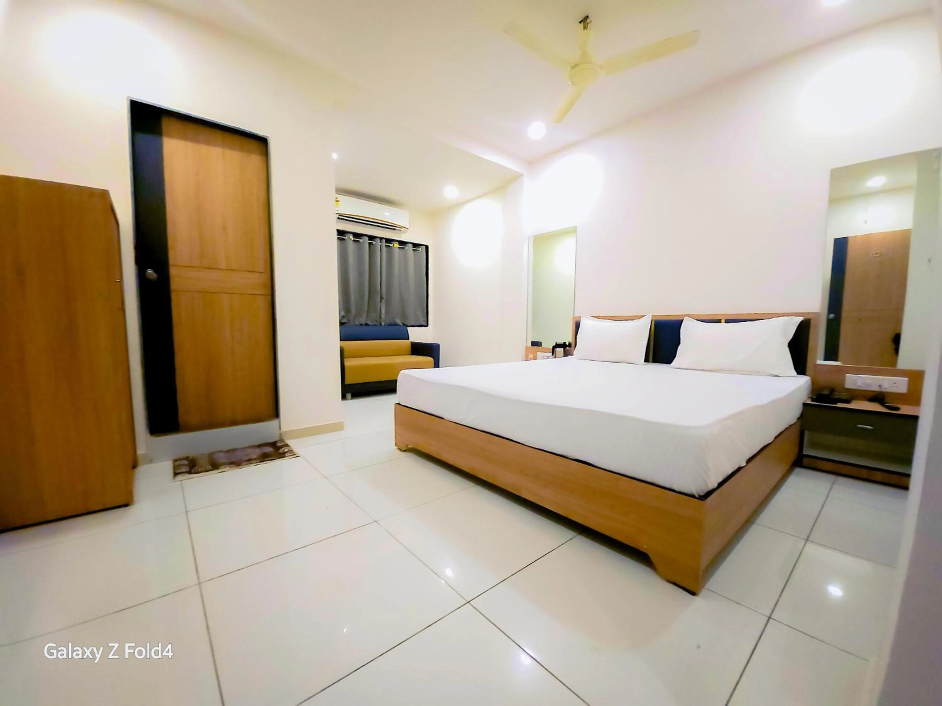 Bedroom, Bed in Hotel Near Me, Rajkot