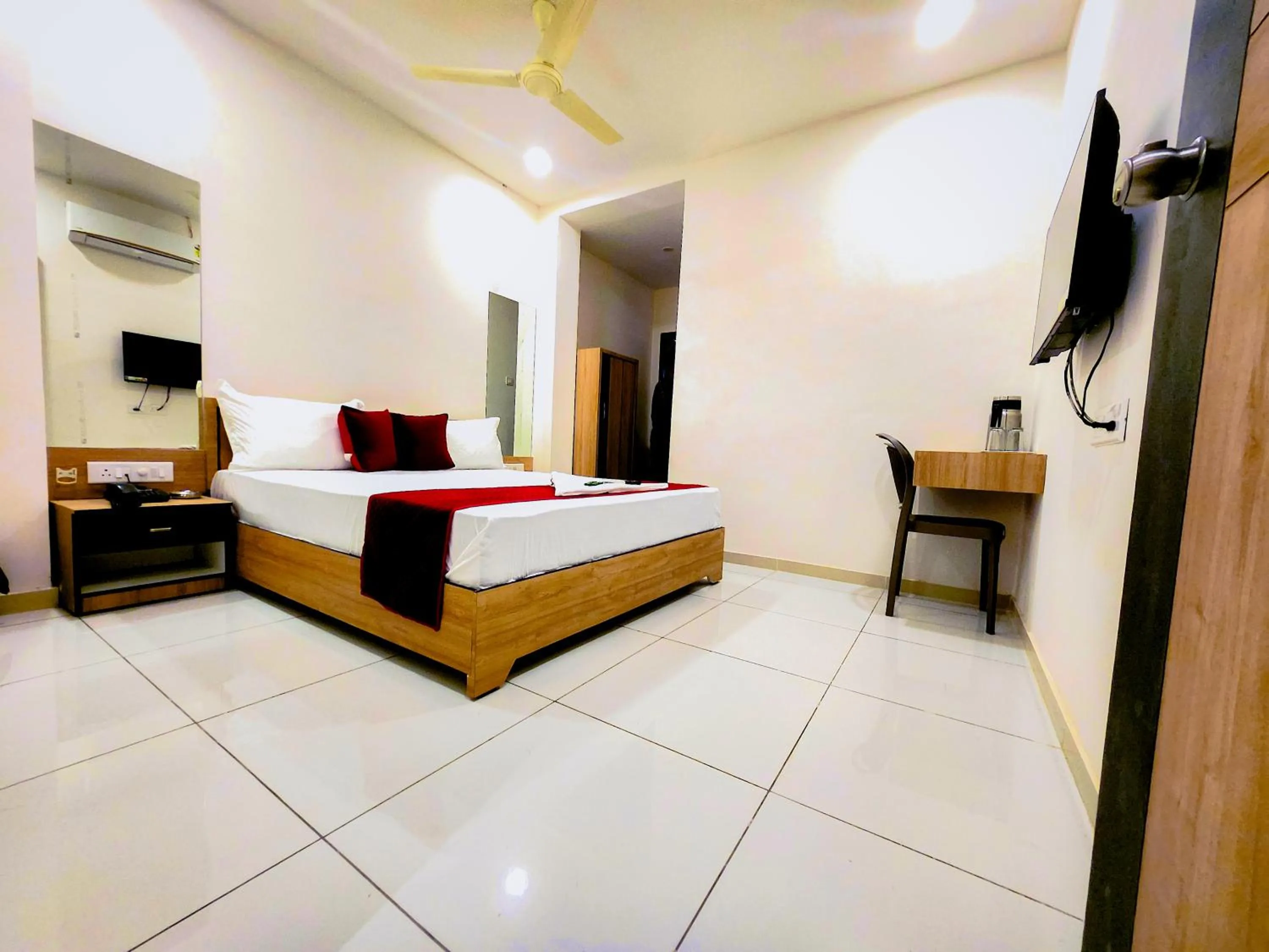 Bedroom, Bed in Hotel Near Me, Rajkot