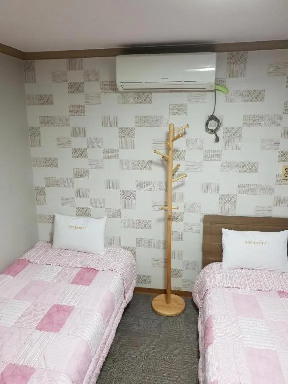 Bed in Nabizam Motel