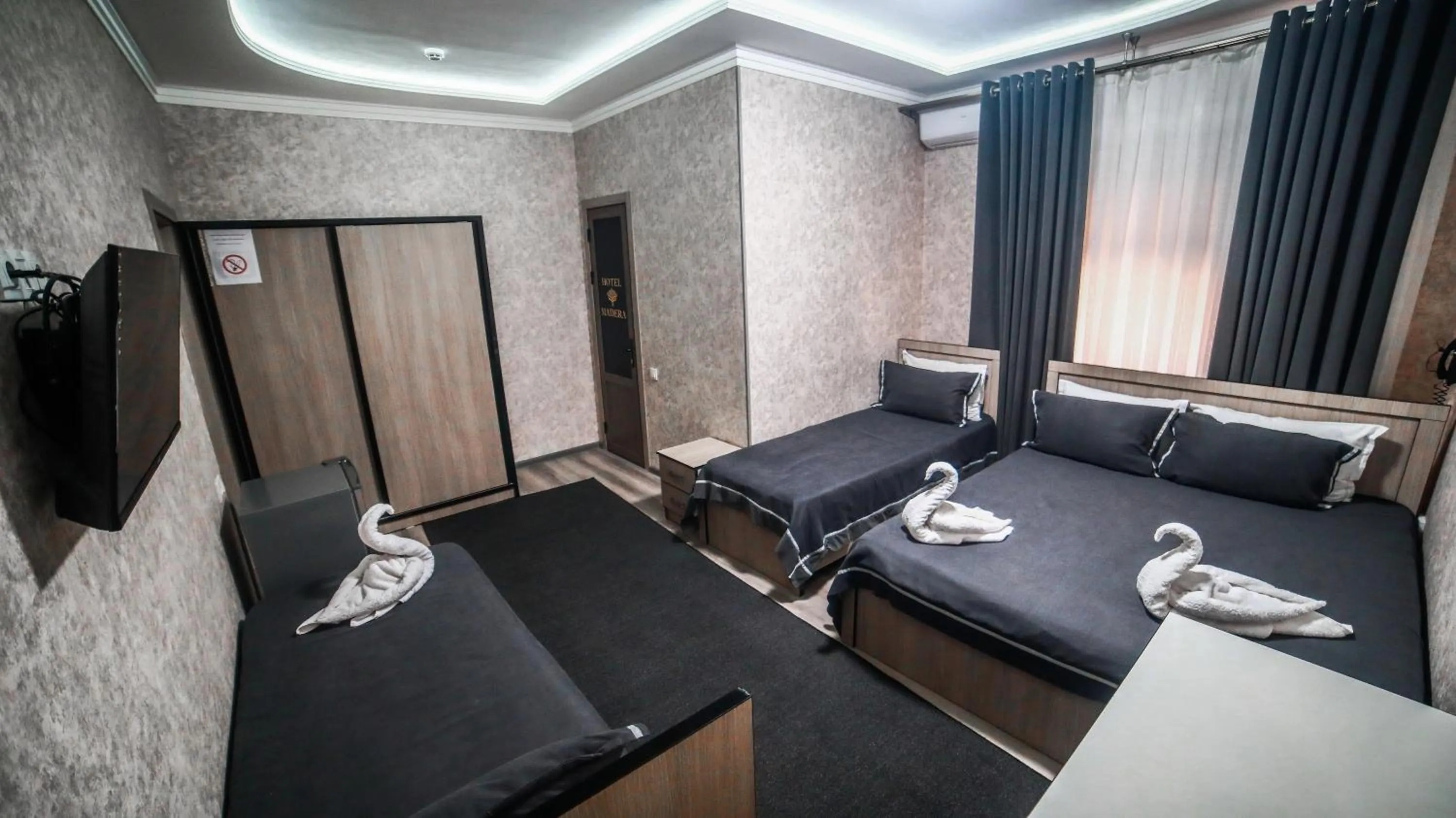 TV and multimedia, Bed in Hotel Madera